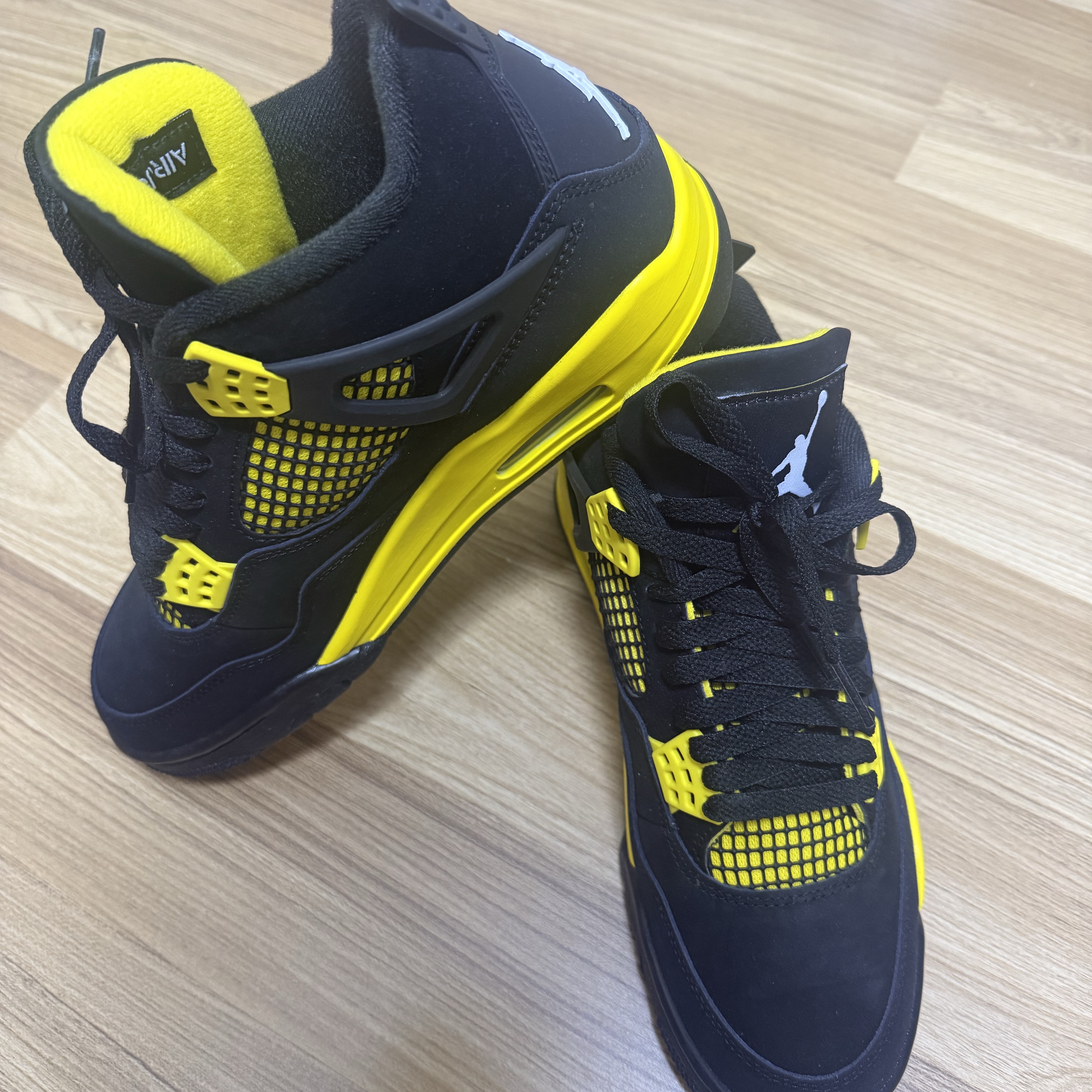 Jordan 4 Retro Thunder 2023 착용 스타일 - 3