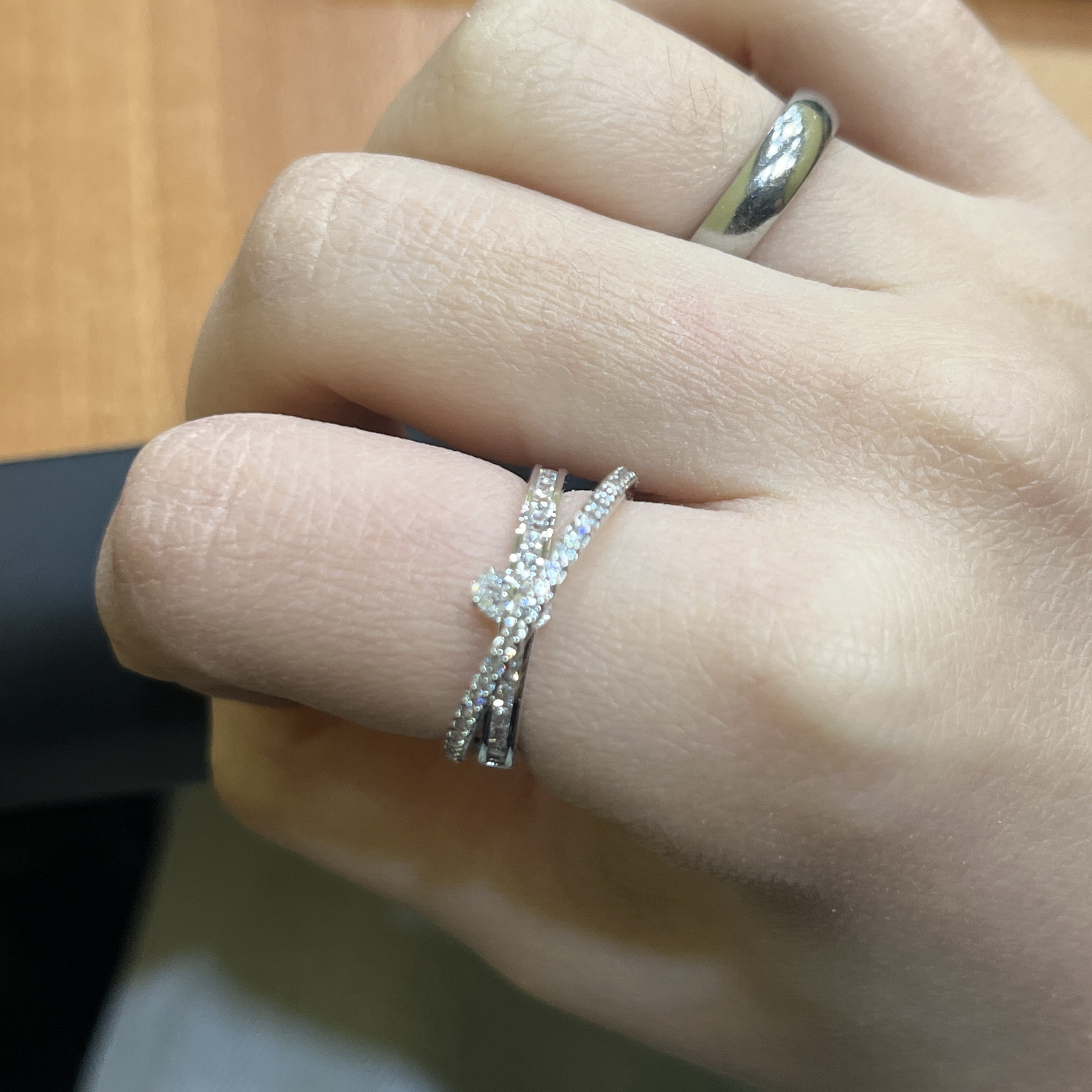 (W) Swarovski Hyperbola Ring Mixed Cut White Rhodium Plated 착용 스타일