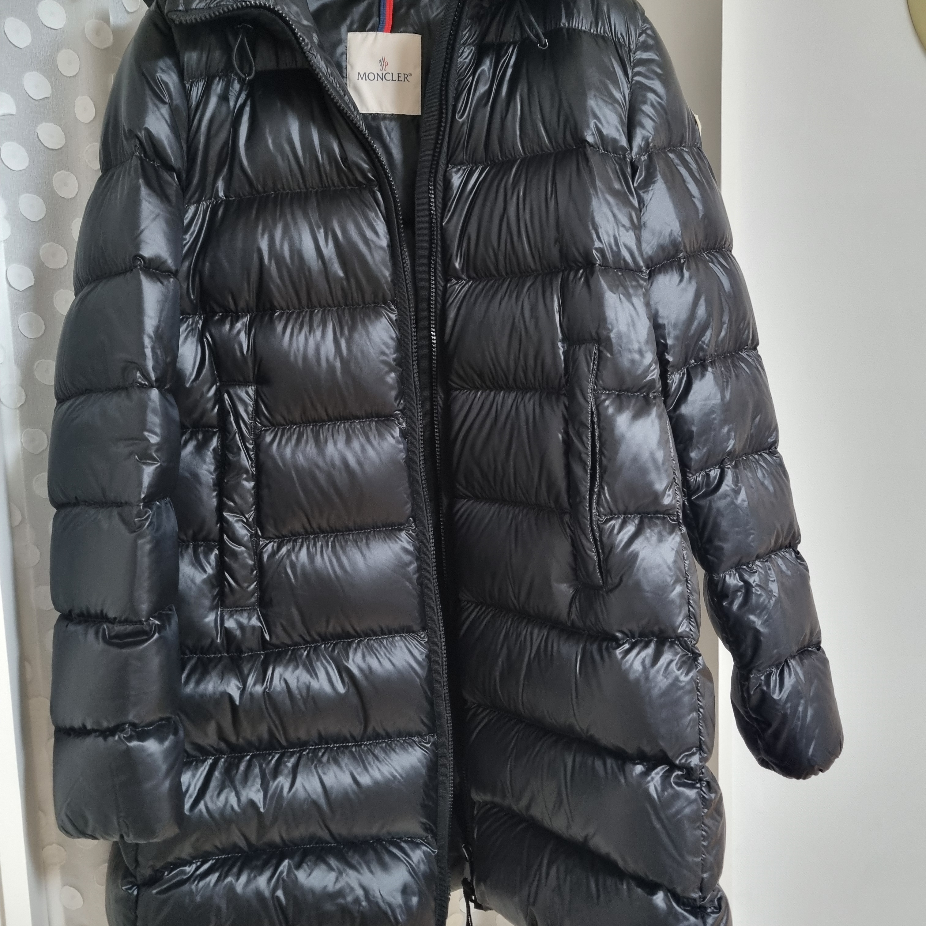 (W) Moncler Suyenne Hooded Mid-Length Down Jacket Black - 25FW 착용 스타일 - 2