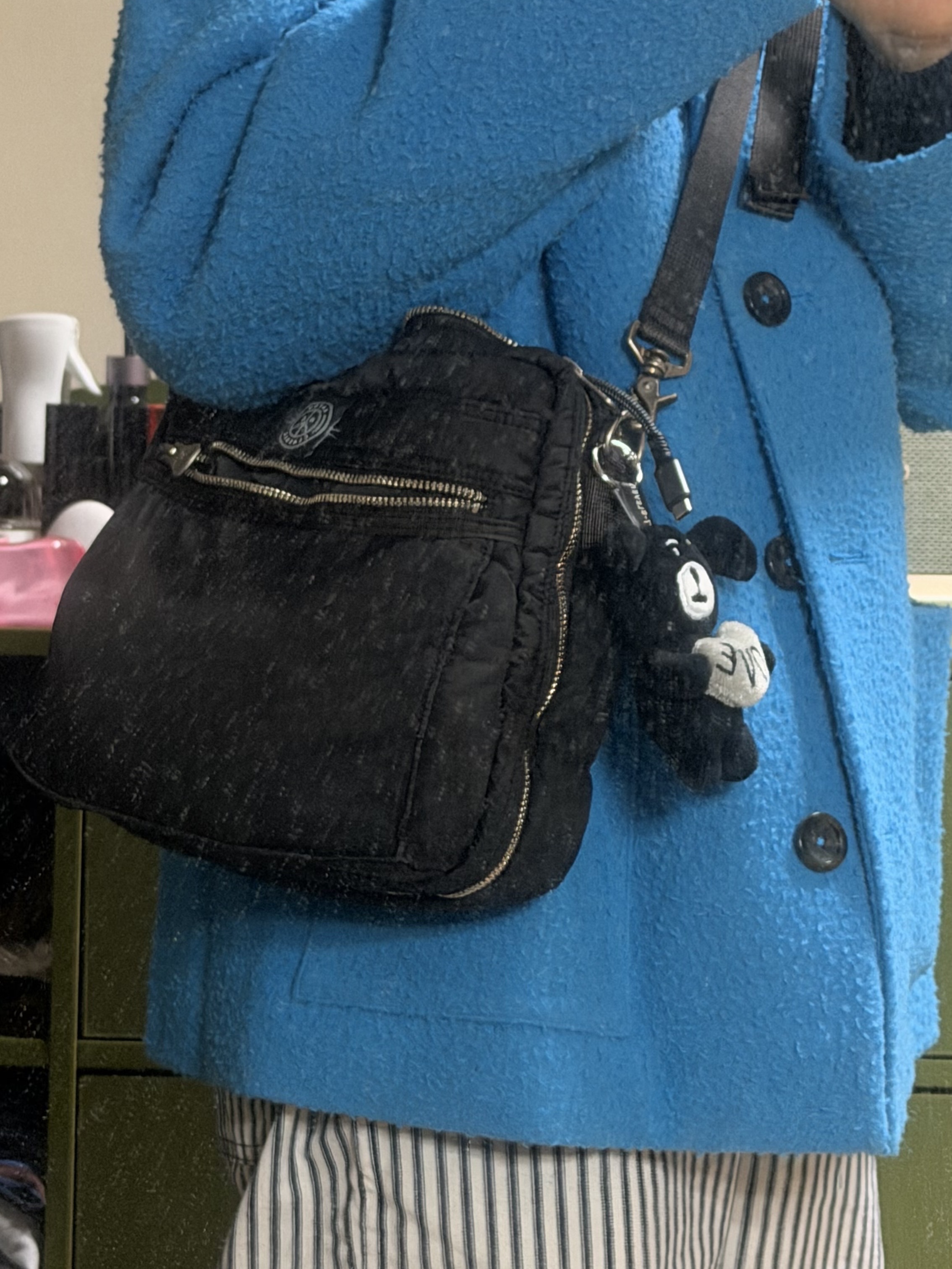 Porter Classic Super Nylon Shoulder Bag M Blue 착용 스타일 - 3