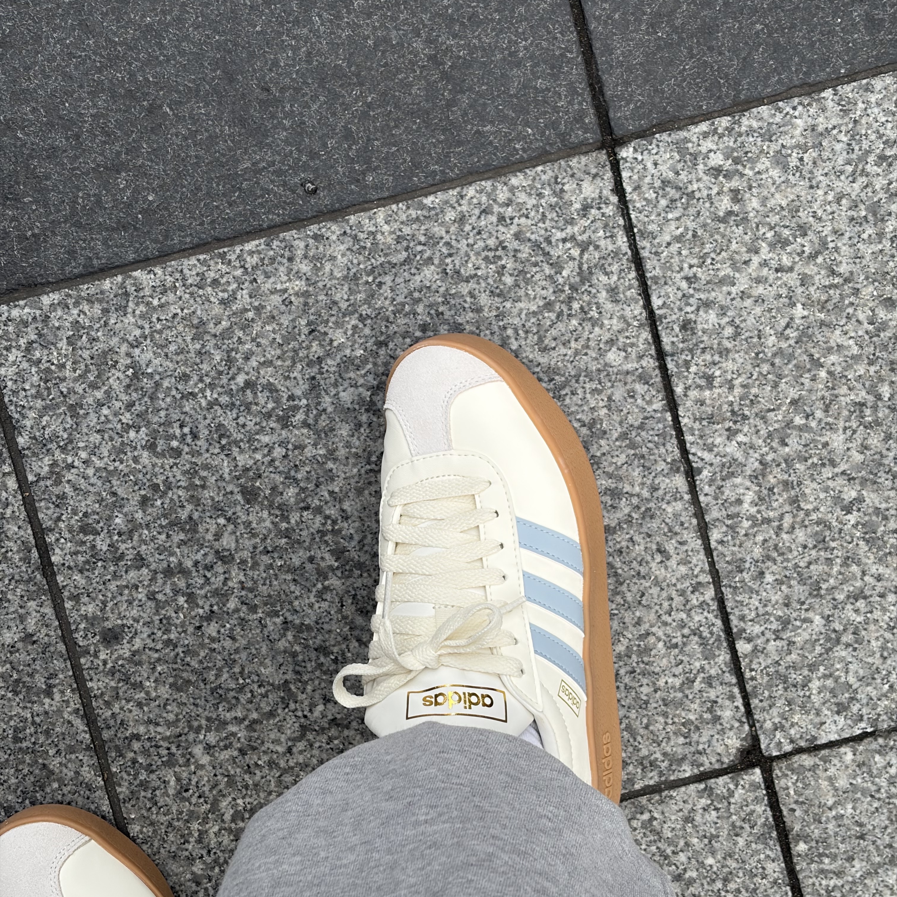 Adidas Neo VL Court 2.0 White Blue 착용 스타일 - 2