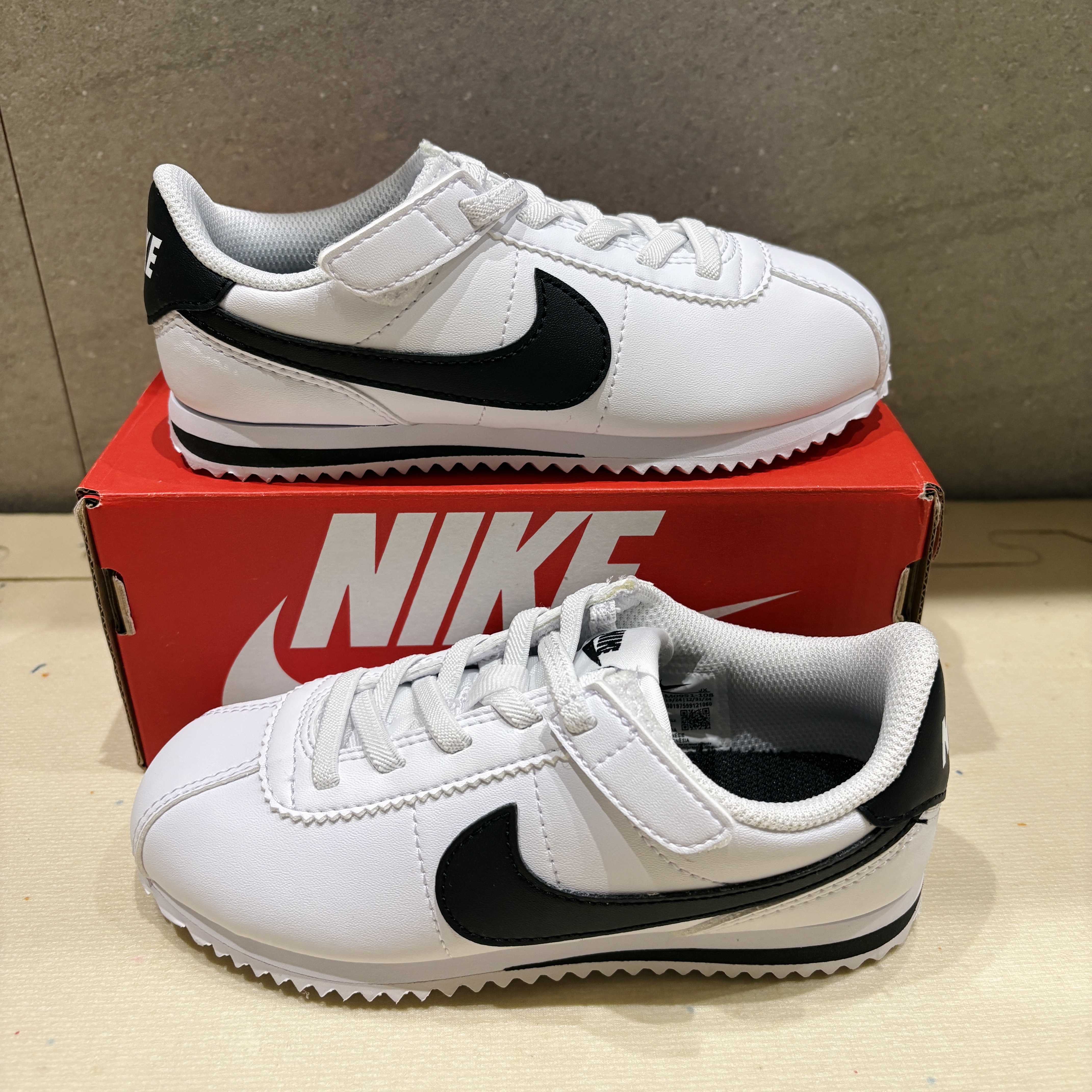 (PS) Nike Cortez EasyOn White Black 착용 스타일 - 2