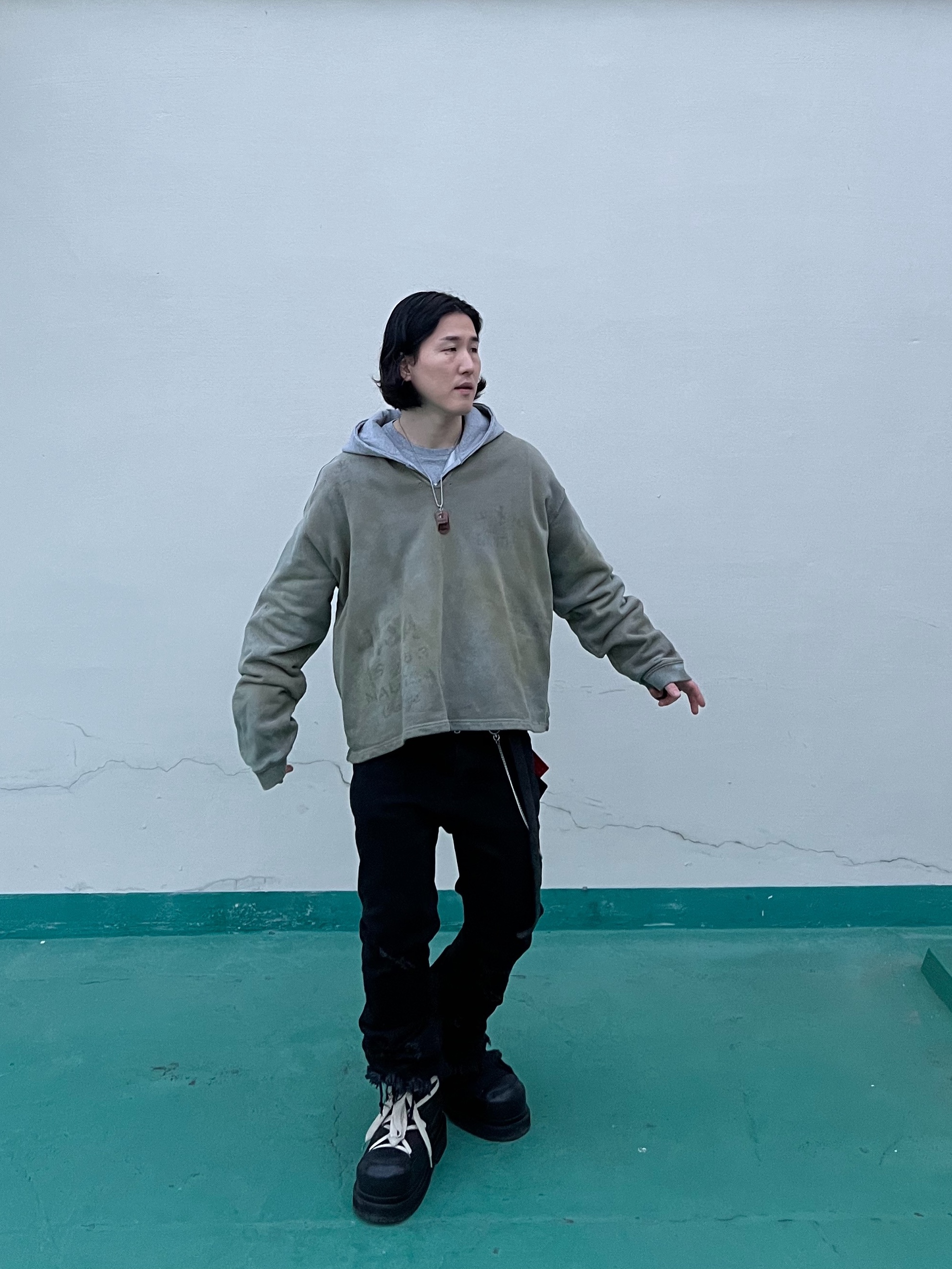 Undermycar Crewgu Double Layered Flared Jeans Moonless Night - 23FW 착용 스타일 - 3