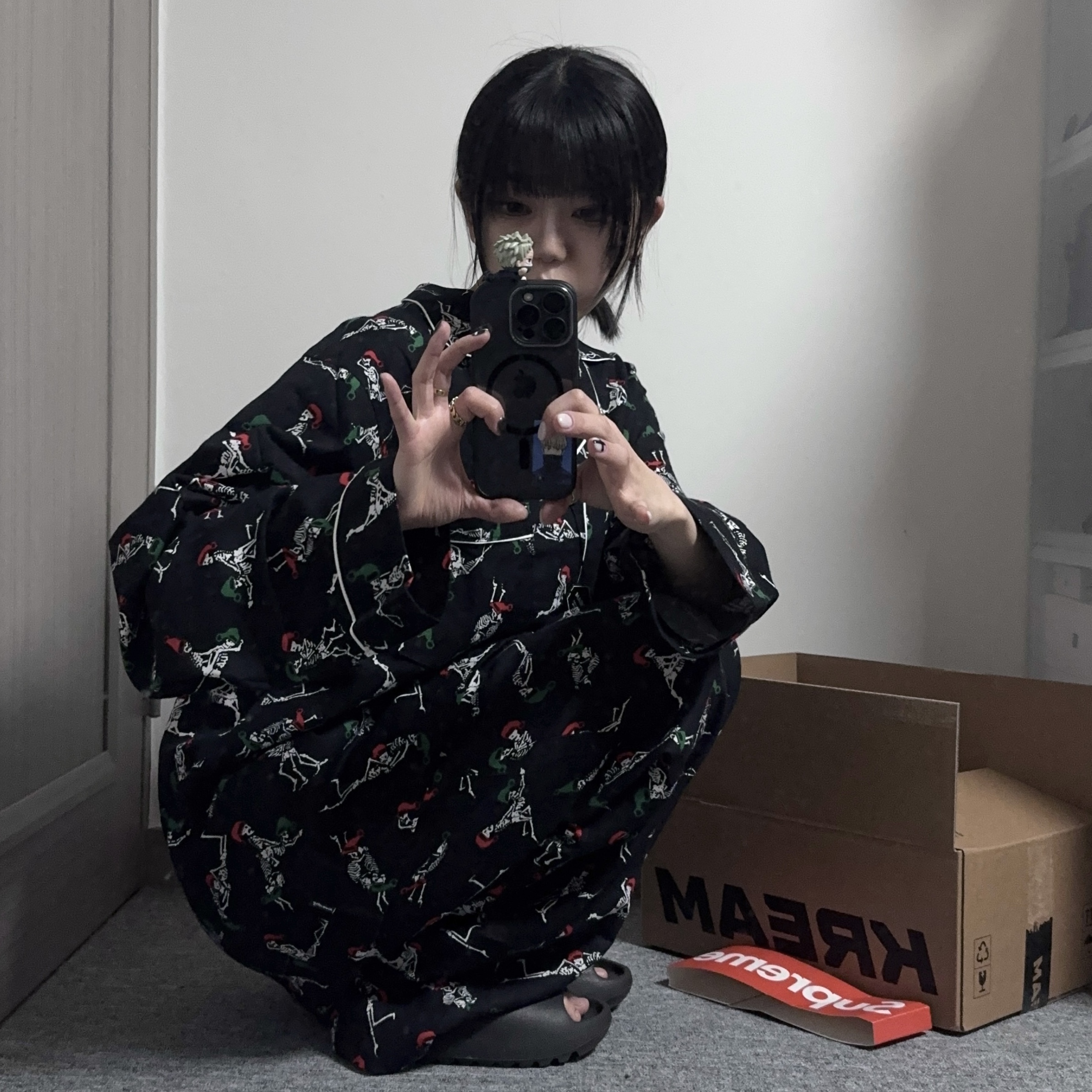 Supreme Holiday Pajama Set Black - 25FW 착용 스타일