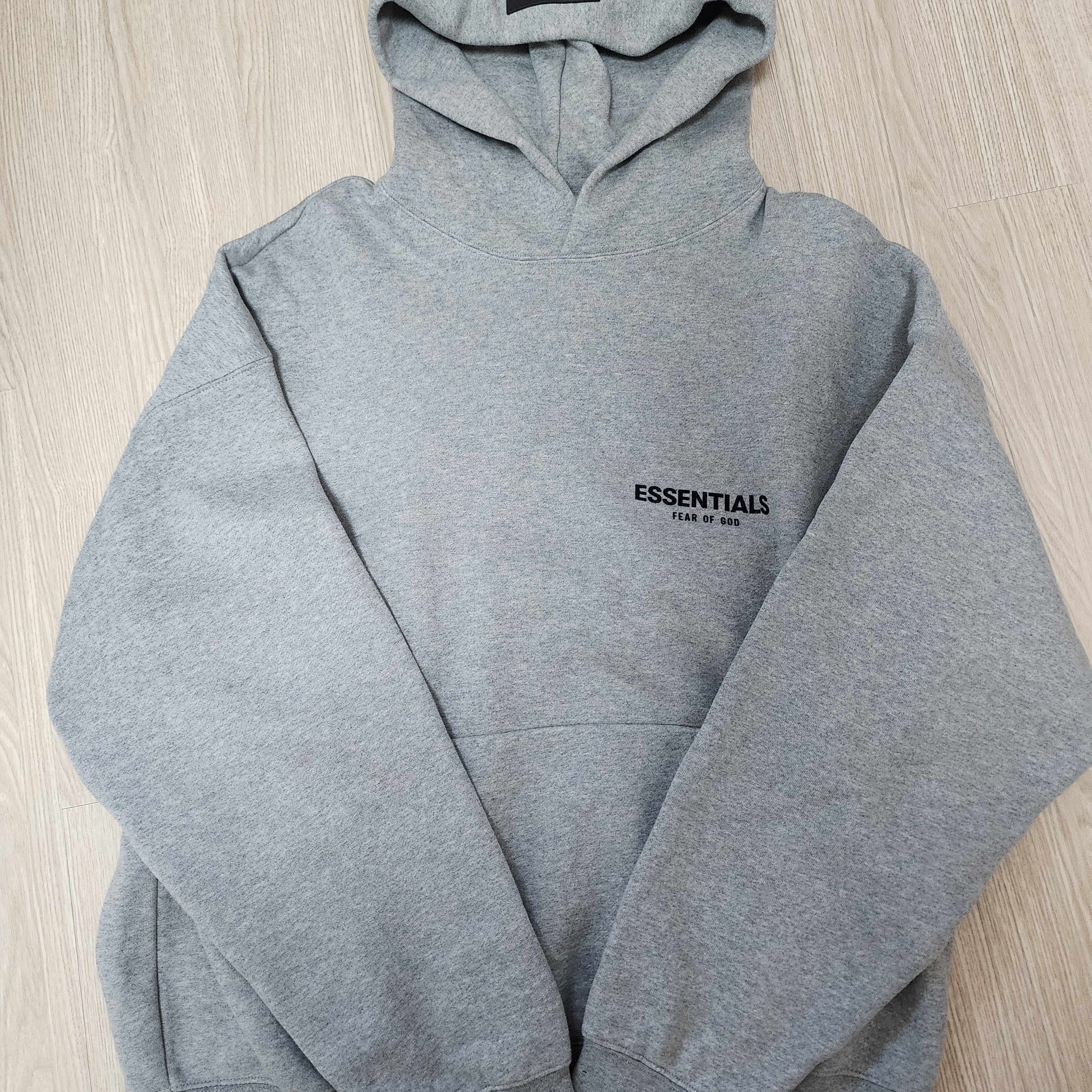 Essentials The Core Collection Hoodie Dark Oatmeal 착용 스타일