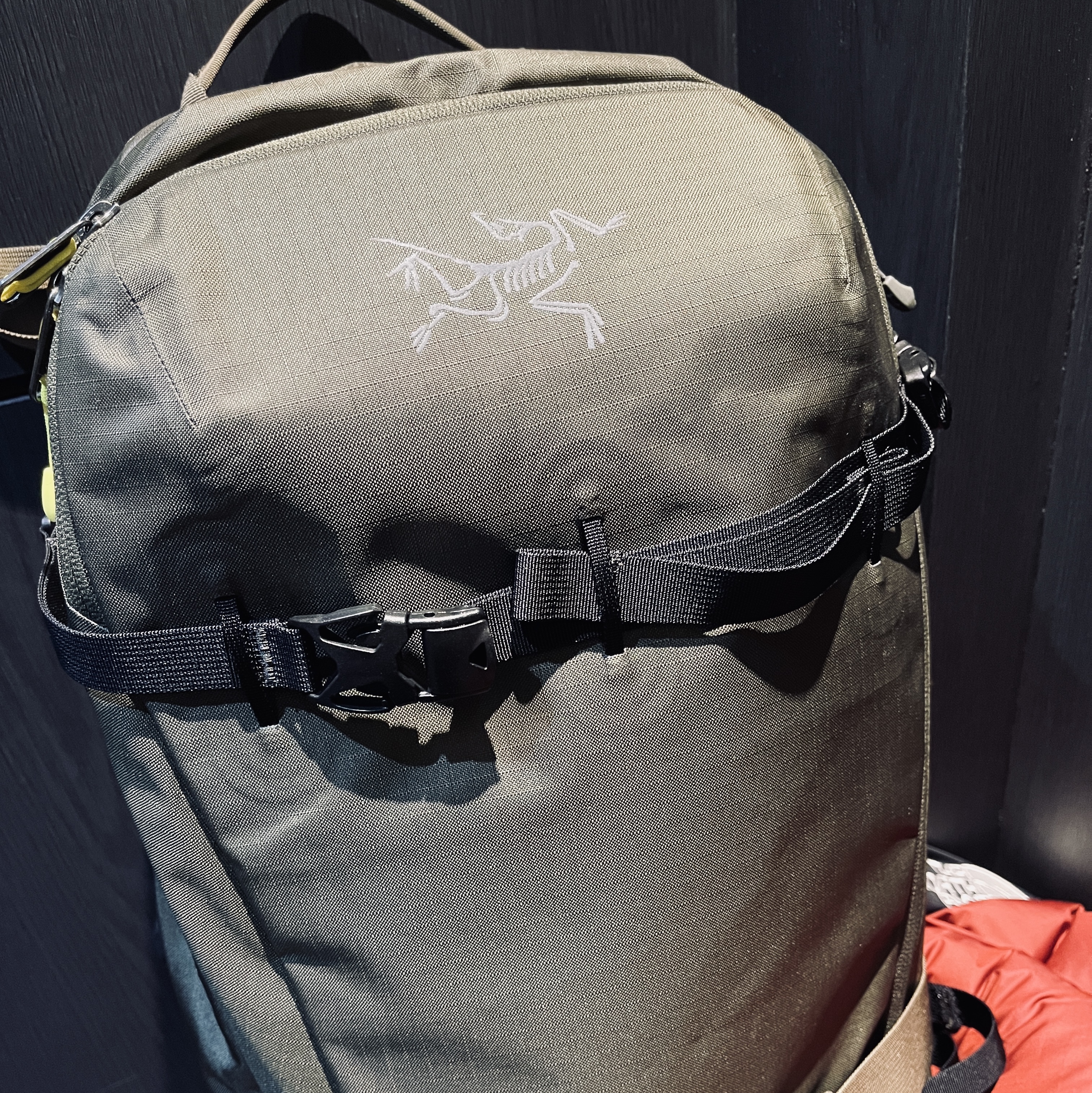 Arc'teryx Quintic 28 Backpack Black, Arc'teryx Quintic 16 Backpack Tatsu 착용 스타일