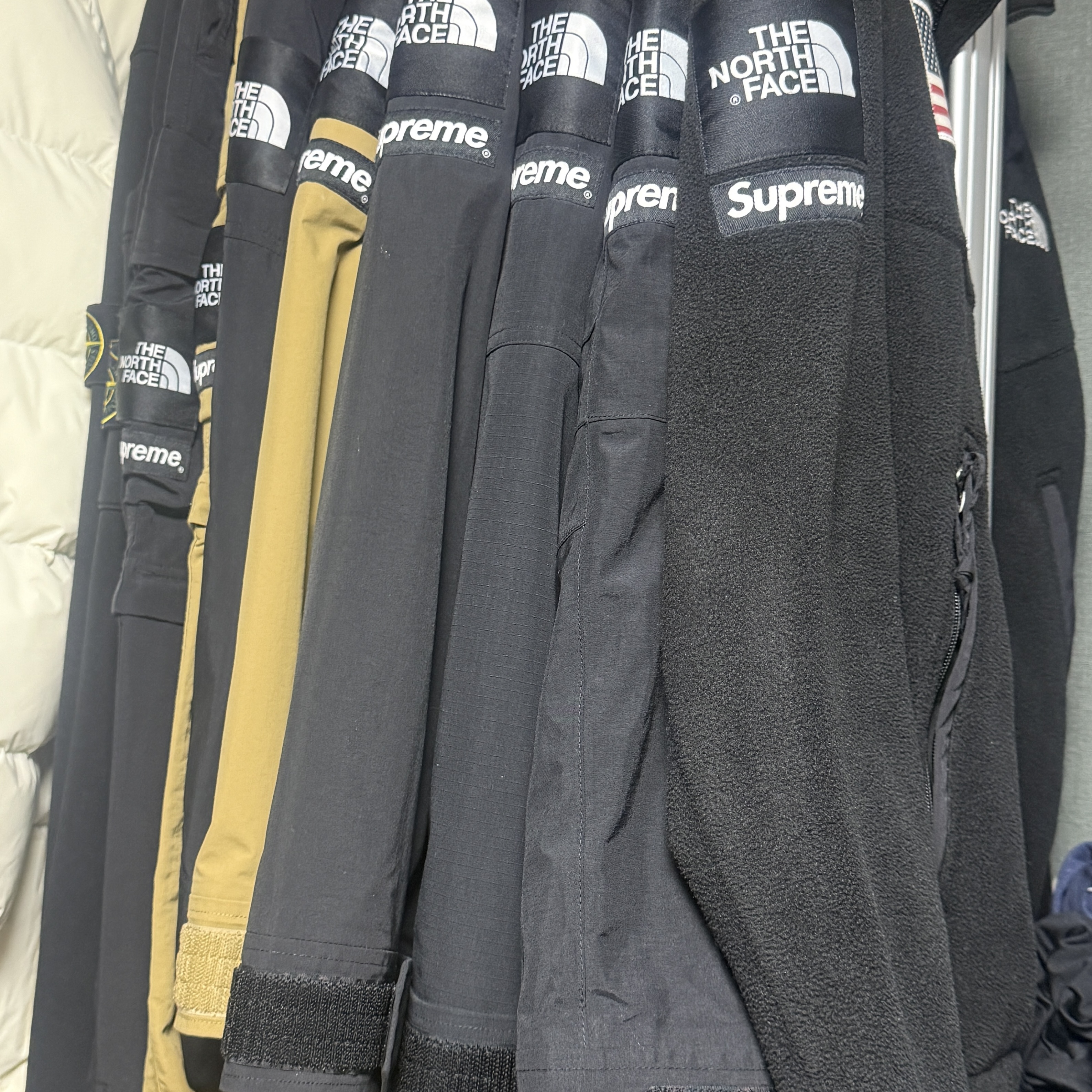 Supreme x The North Face Belted Cargo Pants Black - 20SS, Supreme x The North Face Belted Cargo Pants Gold - 20SS 착용 스타일