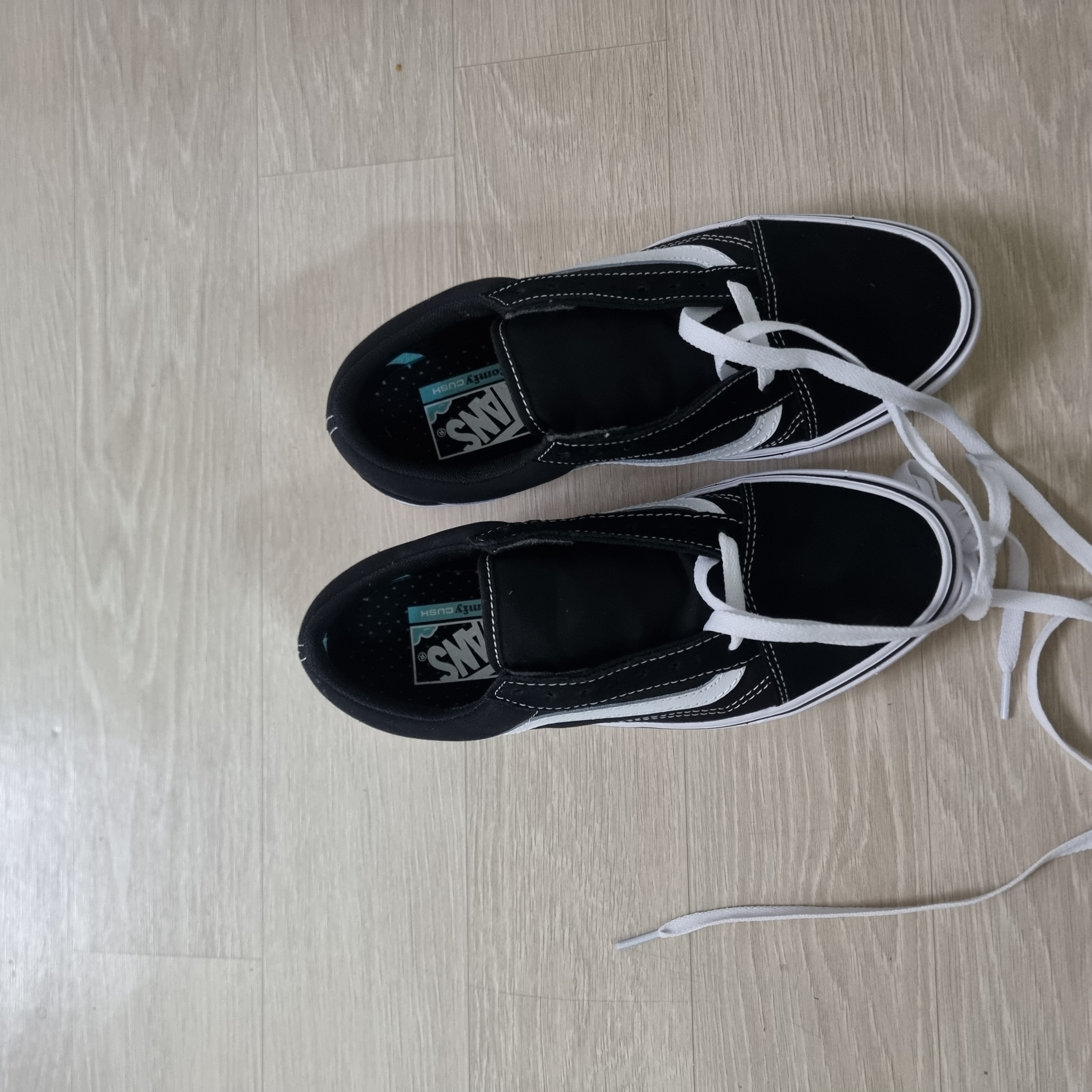 Vans ComfyCush Old Skool Black True white 착용 스타일