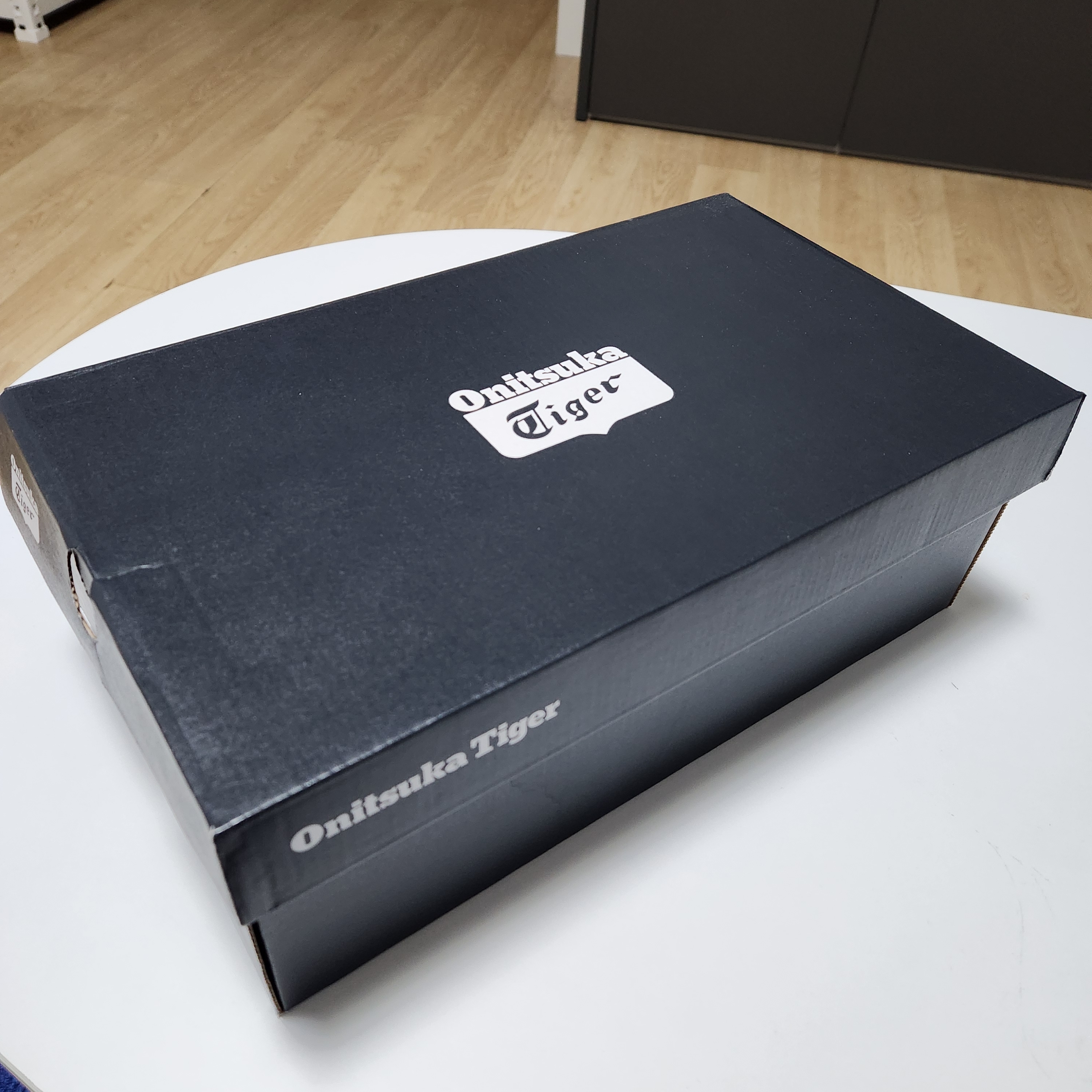 Onitsuka Tiger Advanti Cream White Black, Onitsuka Tiger Tokuten White Black 착용 스타일 - 1