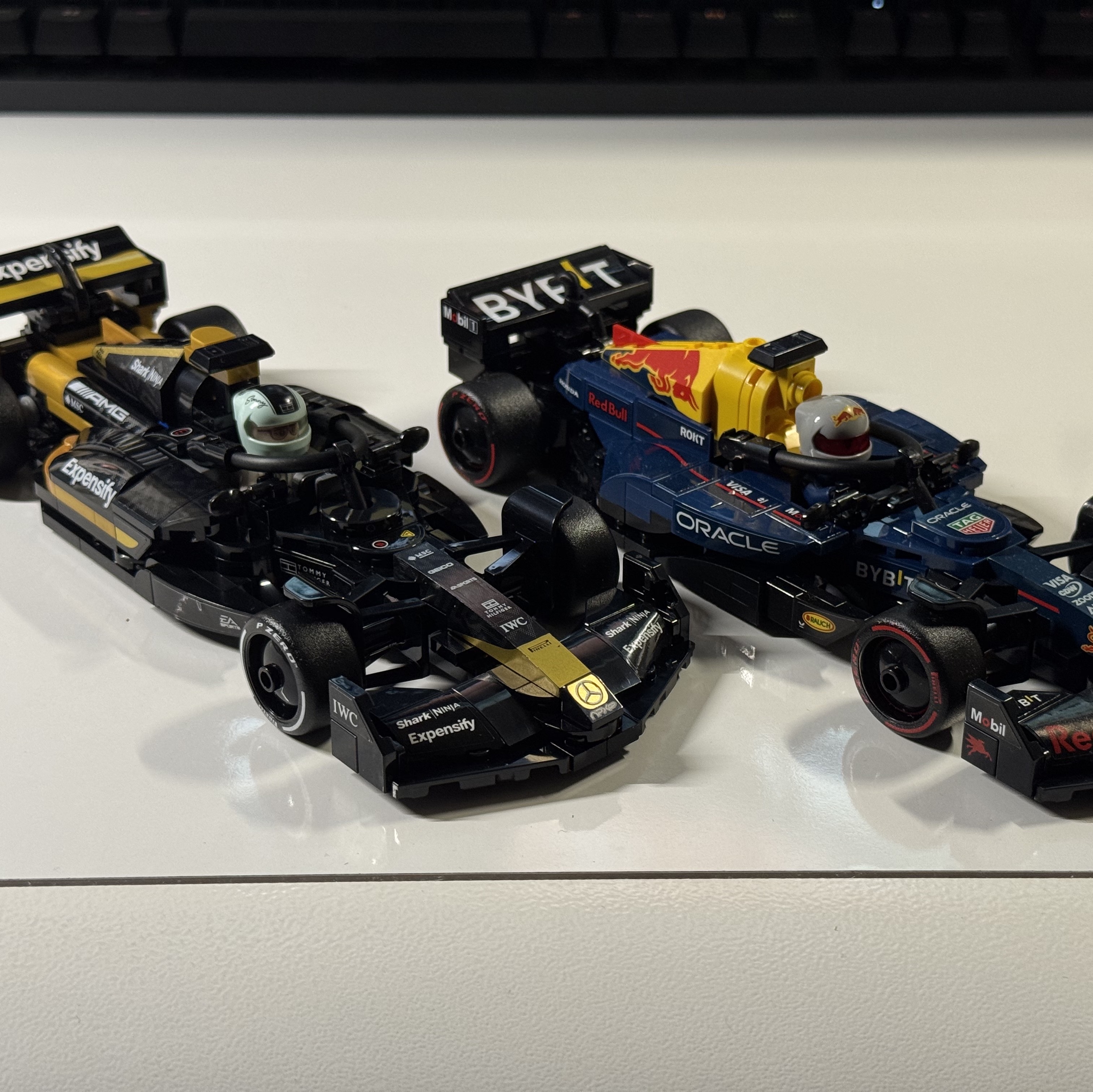 Lego Speed Champions APXGP Team Race Car from F1 The Movie, Lego Oracle Red Bull Racing RB20 F1 Race Car 착용 스타일 - 2