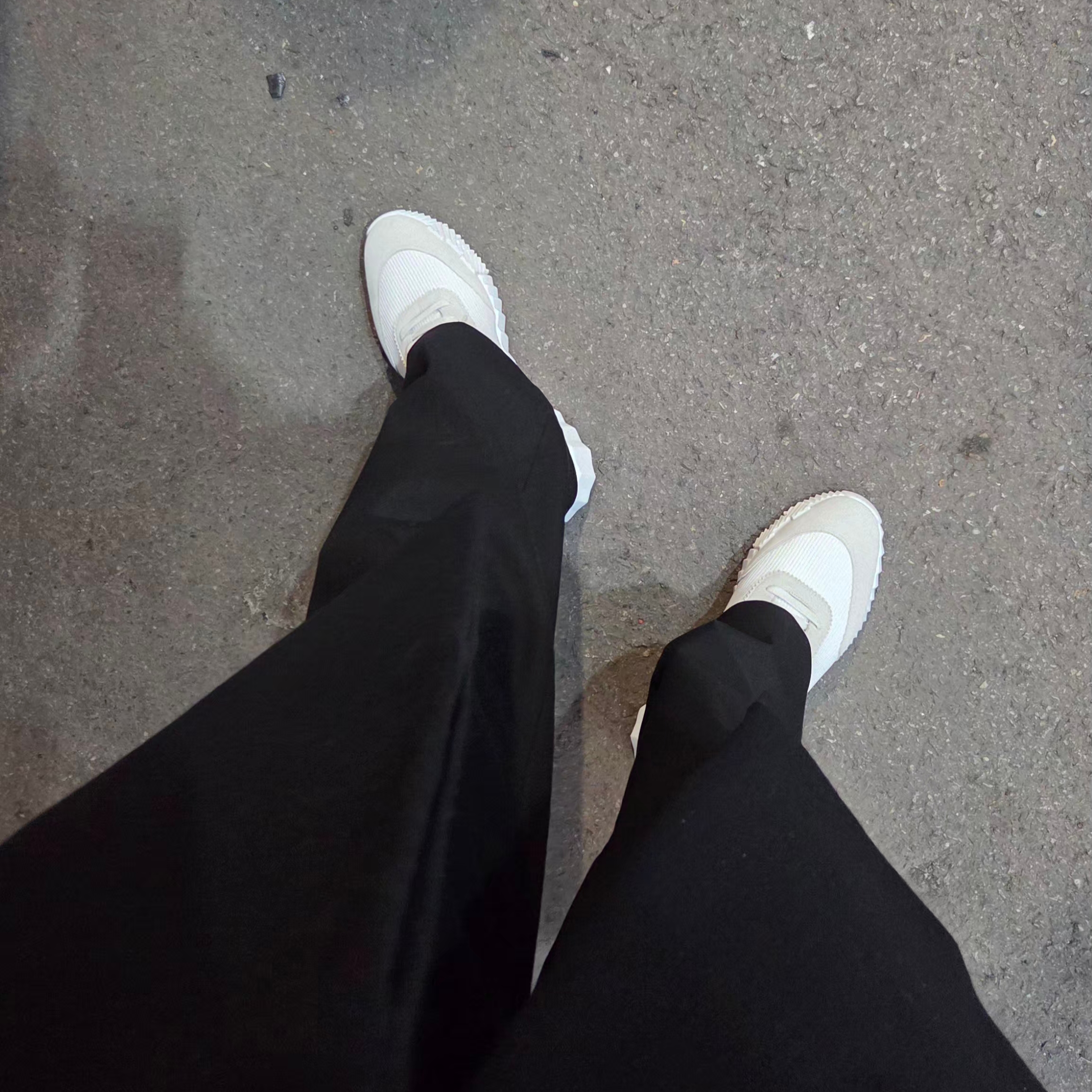 Hermes Bouncing Sneaker Mesh Suede Goatskin & Blanc, Hermes Bouncing Sneakers Mesh Suede Goatskin & Blanc 착용 스타일