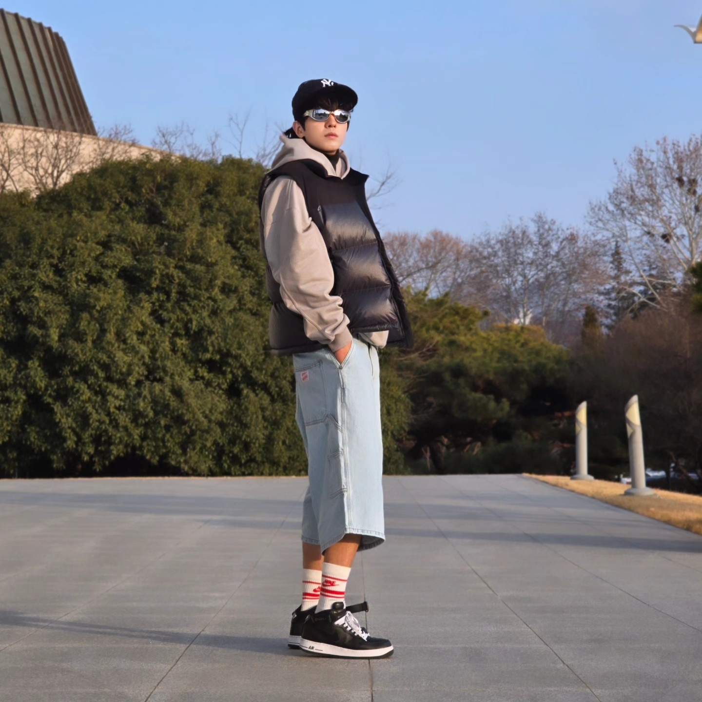 The North Face Novelty Nuptse Vest RDS Dark Gray - 25FW, Nike x Stussy Air Force 1 '07 Mid SP Black 착용 스타일 - 4