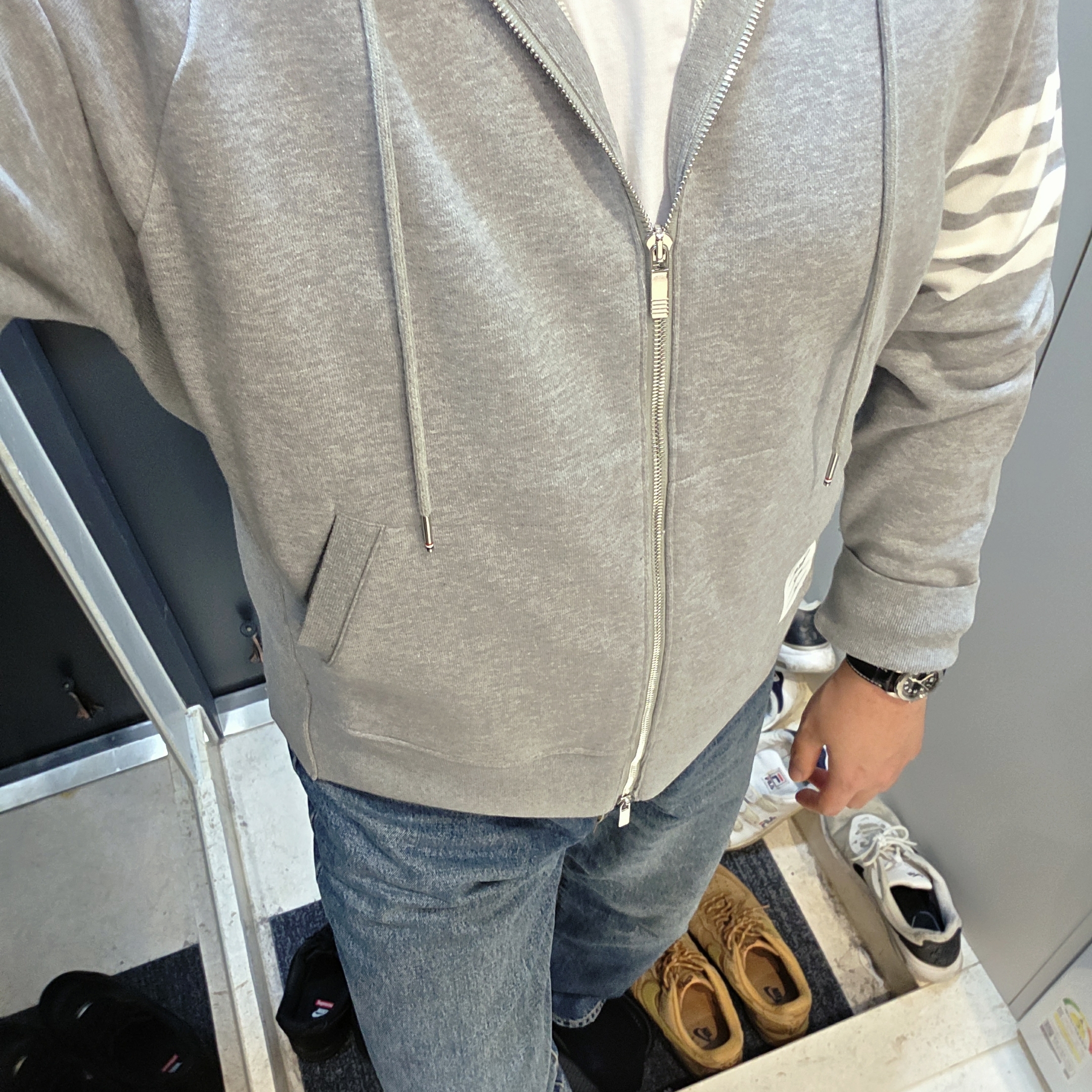Thom Browne Engineered 4-Bar Zip Hoodie Light Grey, Stone Island 4100005 Membrana 3L TC Hooded Padded Jacket with Water-Resistant Membrane Black - 26SS 착용 스타일 - 2