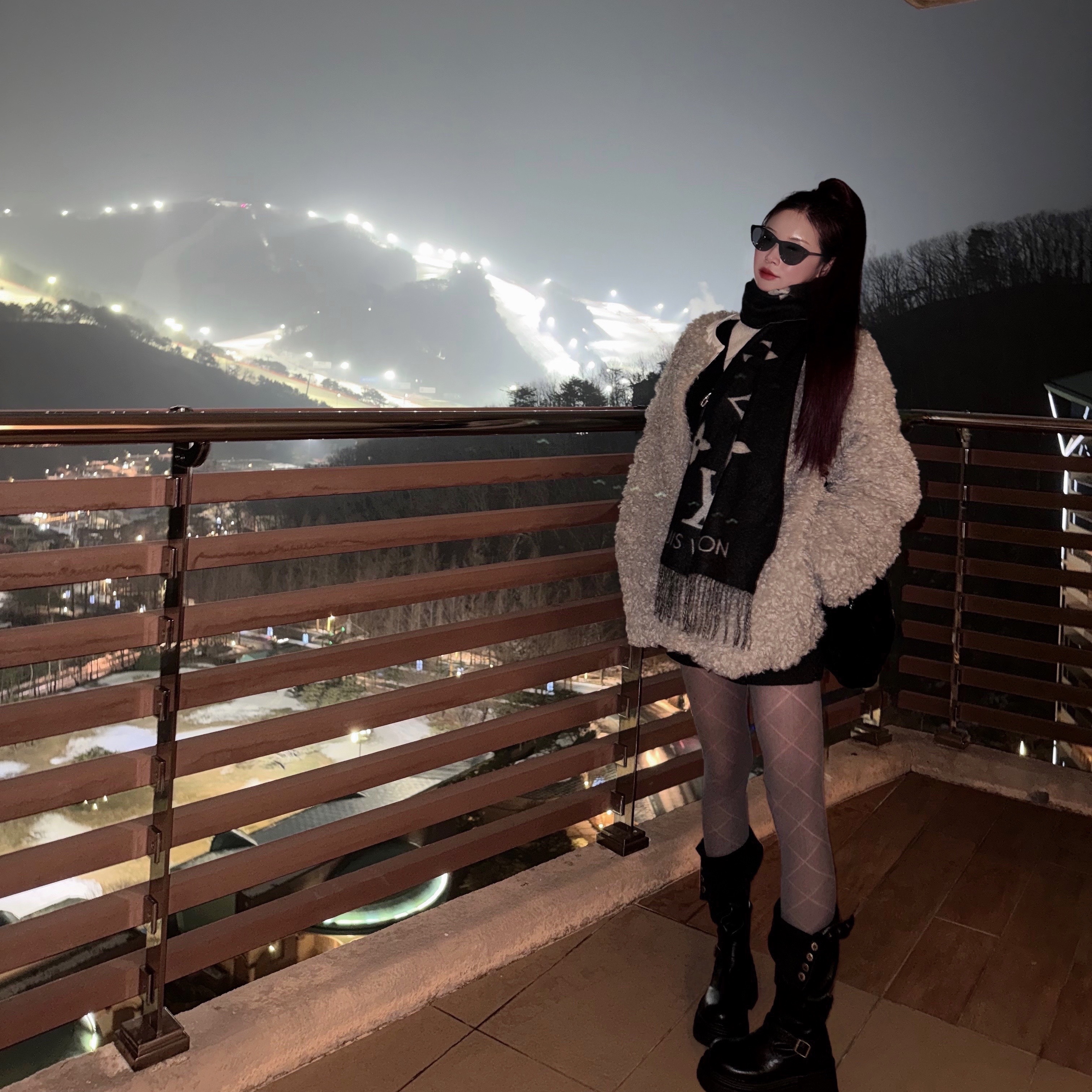 Louis Vuitton Reykjavik Muffler Black 착용 스타일 - 2