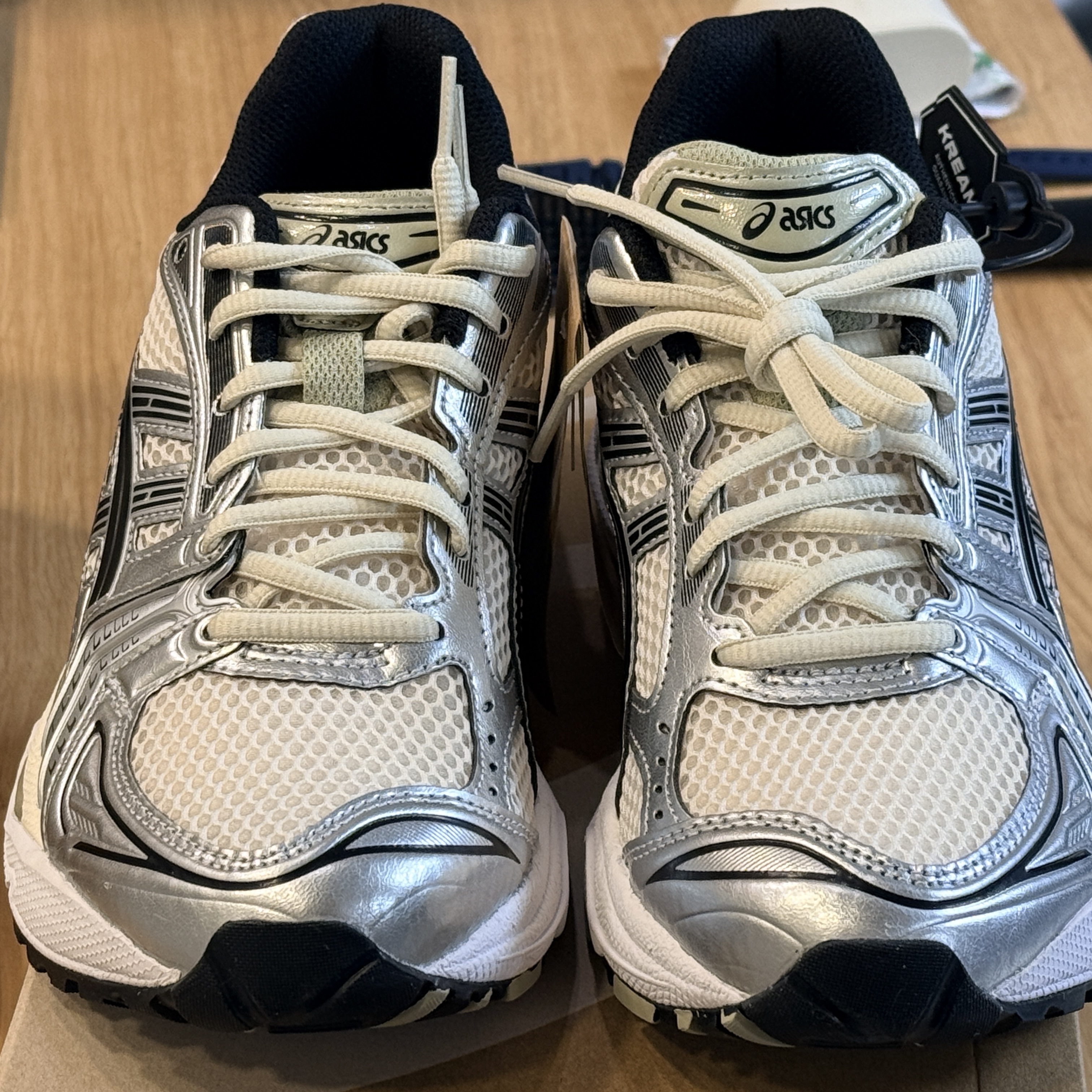 Asics Gel-Kayano 14 Birch Pure Silver 착용 스타일 - 2