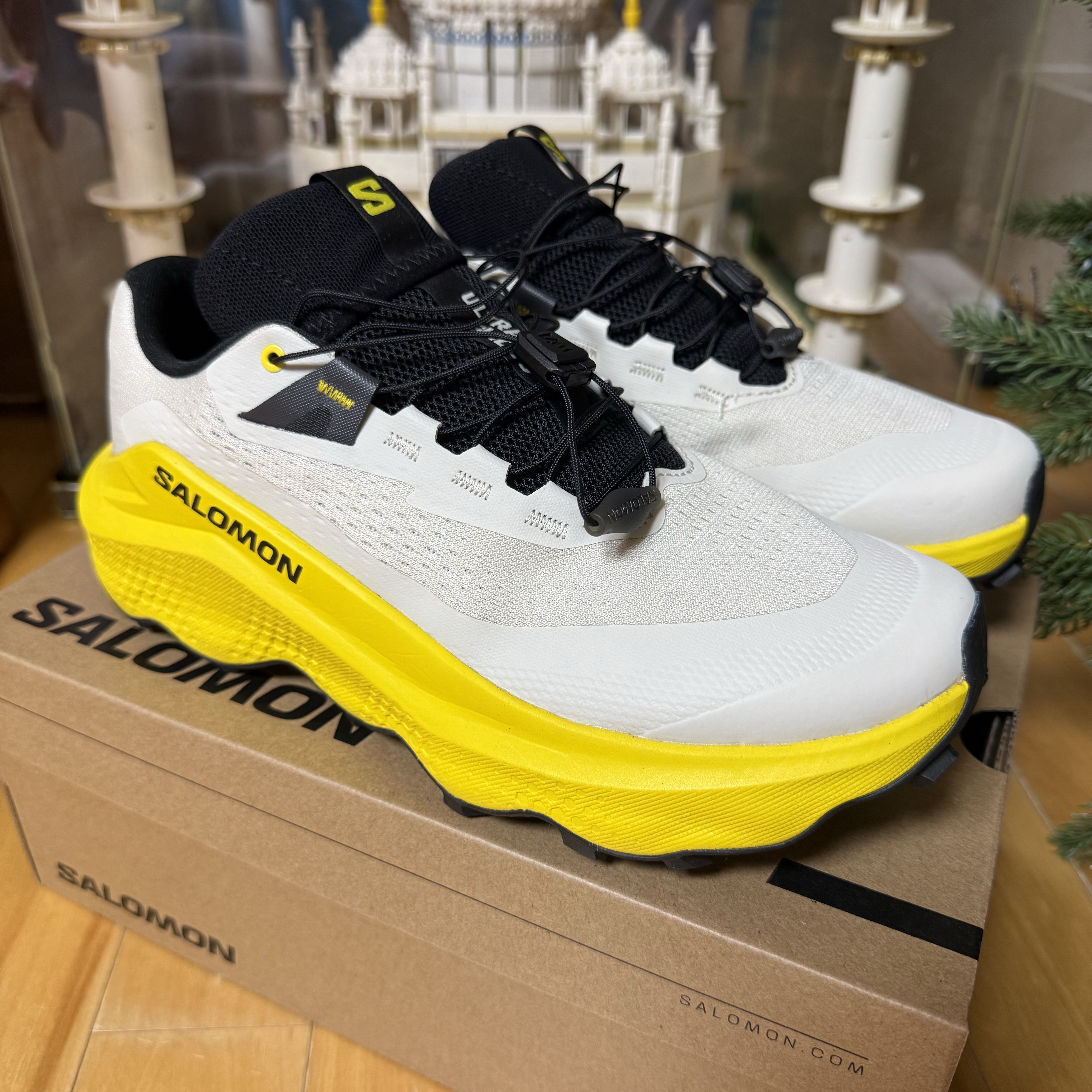 Salomon Ultra Glide 3 Almond Milk Inca Berry 착용 스타일