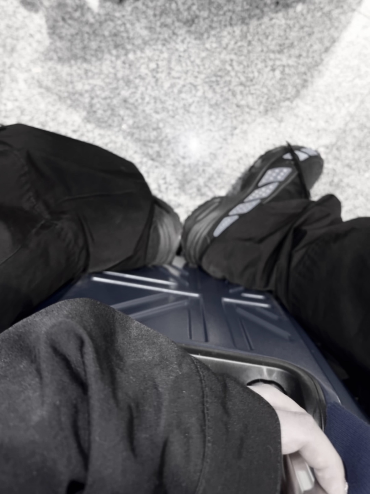 (W) Nike Air Max SNDR Black and Silver 착용 스타일