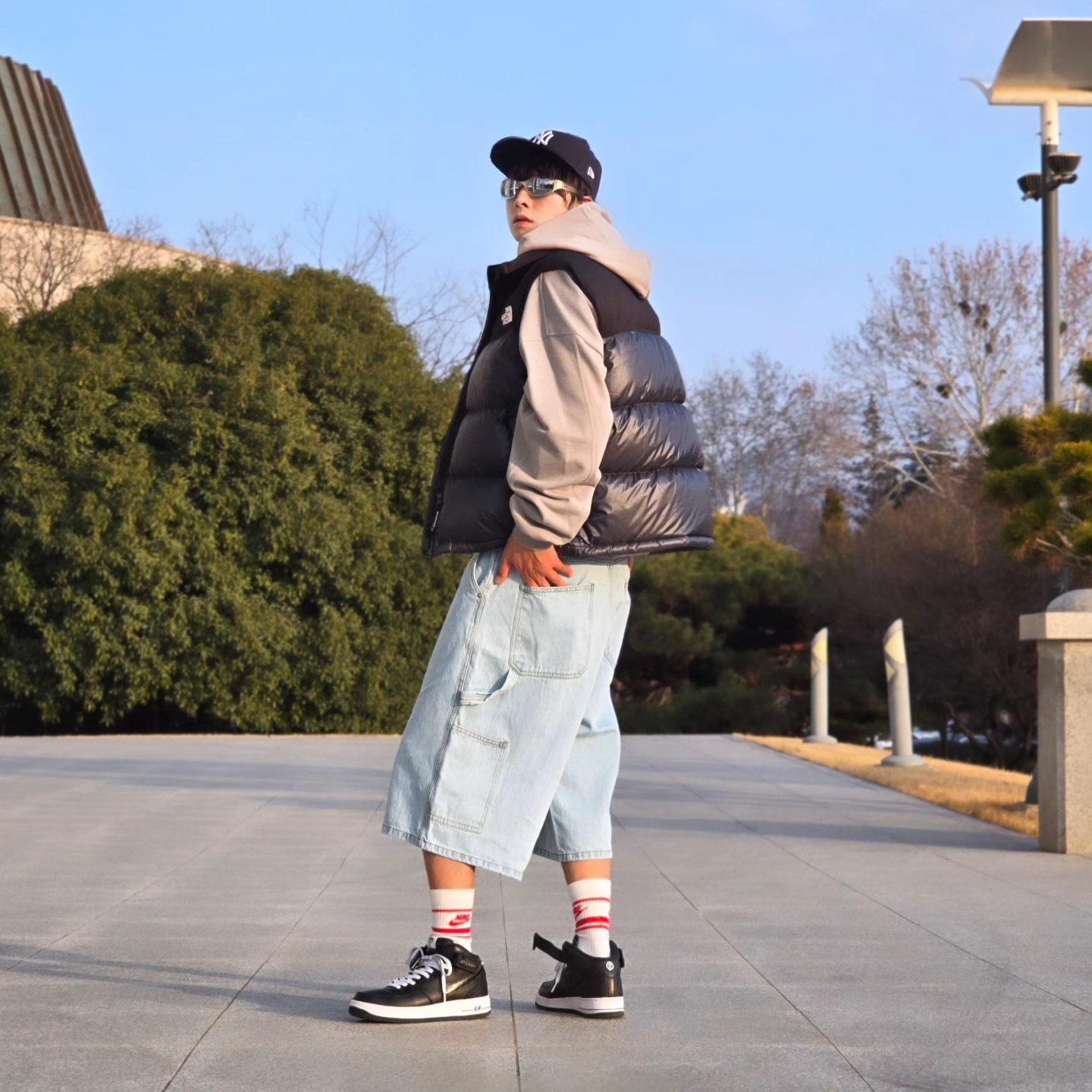 The North Face Novelty Nuptse Vest RDS Dark Gray - 25FW, Nike x Stussy Air Force 1 '07 Mid SP Black 착용 스타일 - 2