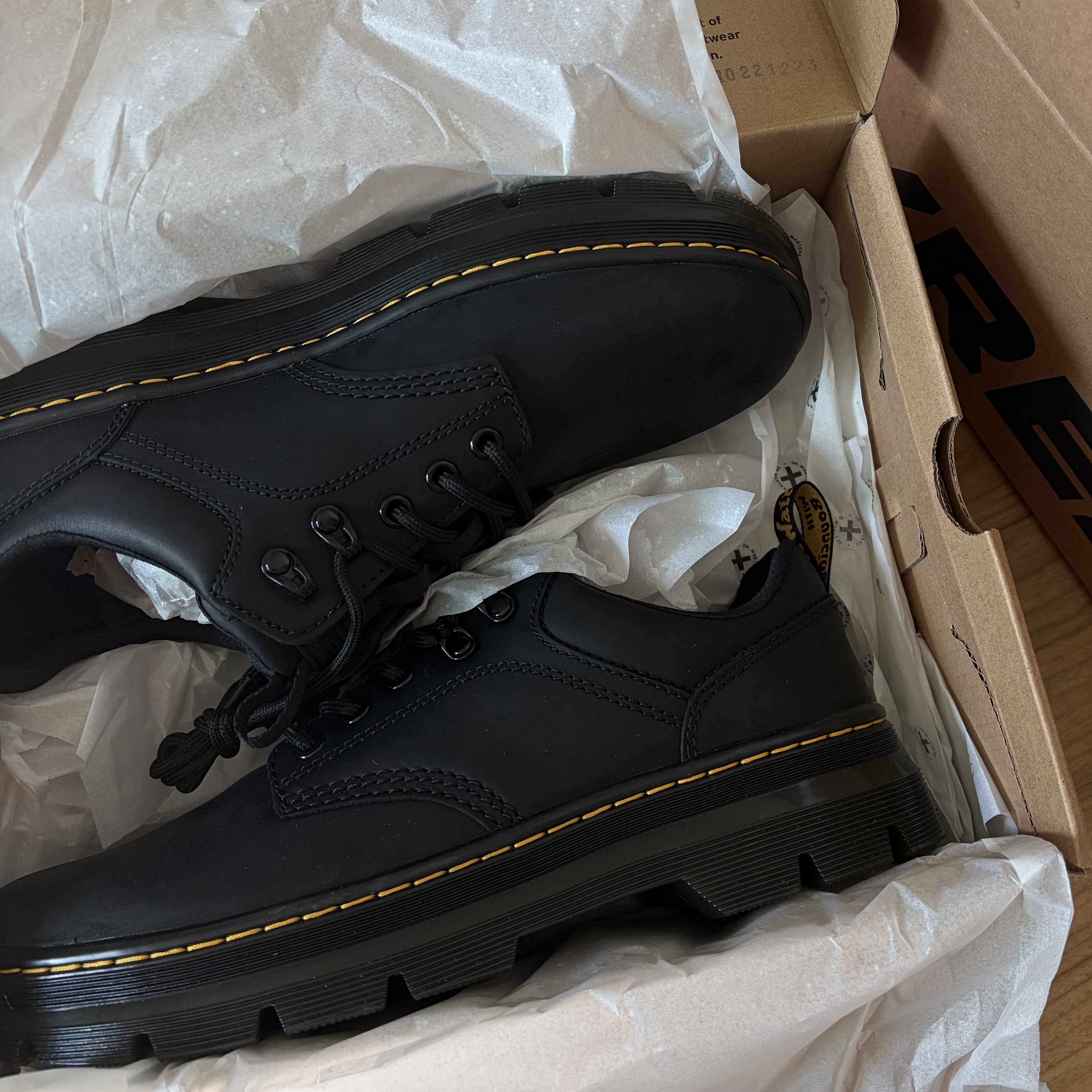 Dr. Martens Reeder Wyoming Leather Utility Shoes Black 착용 스타일