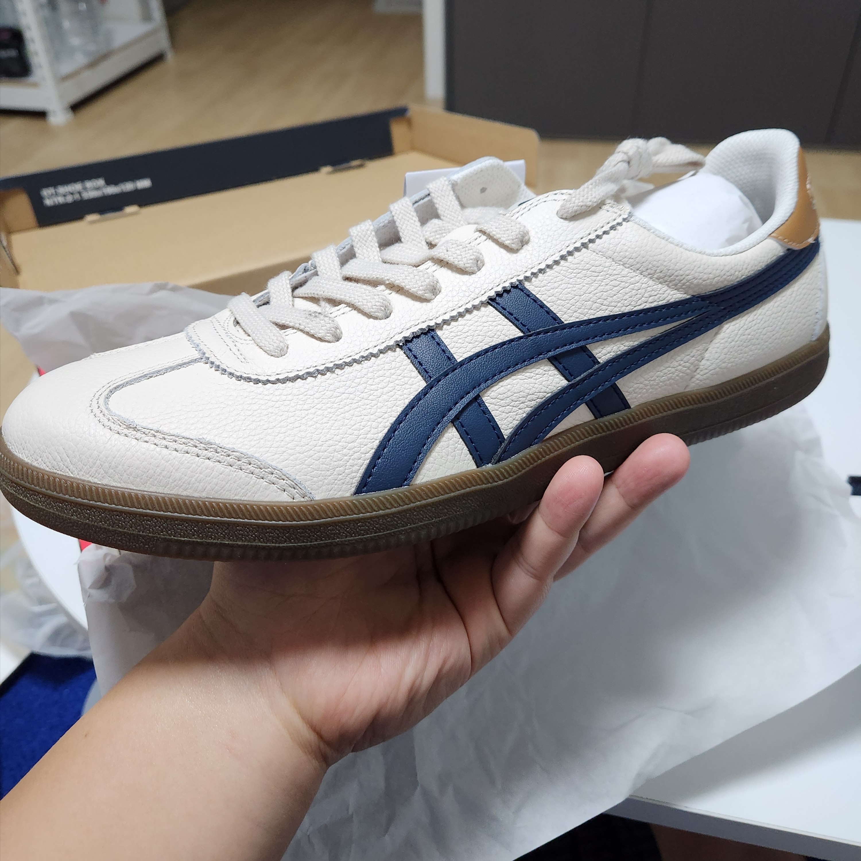 Onitsuka Tiger Advanti Cream White Black, Onitsuka Tiger Tokuten White Black 착용 스타일 - 4
