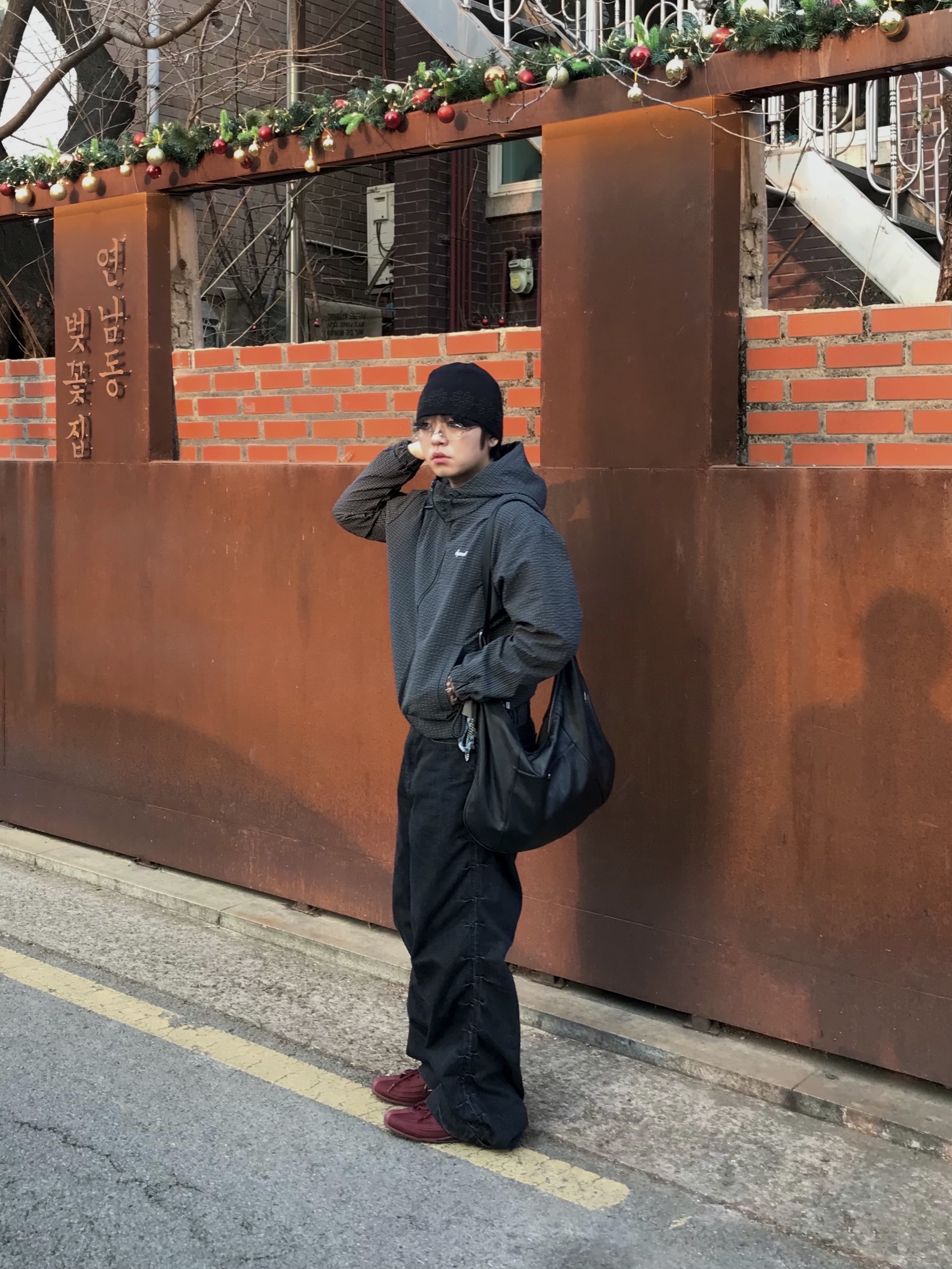 (W) Nike Shox Z Dark Team Red Mystic Dates, Stussy Metal S Tip Belt Desert 착용 스타일 - 3