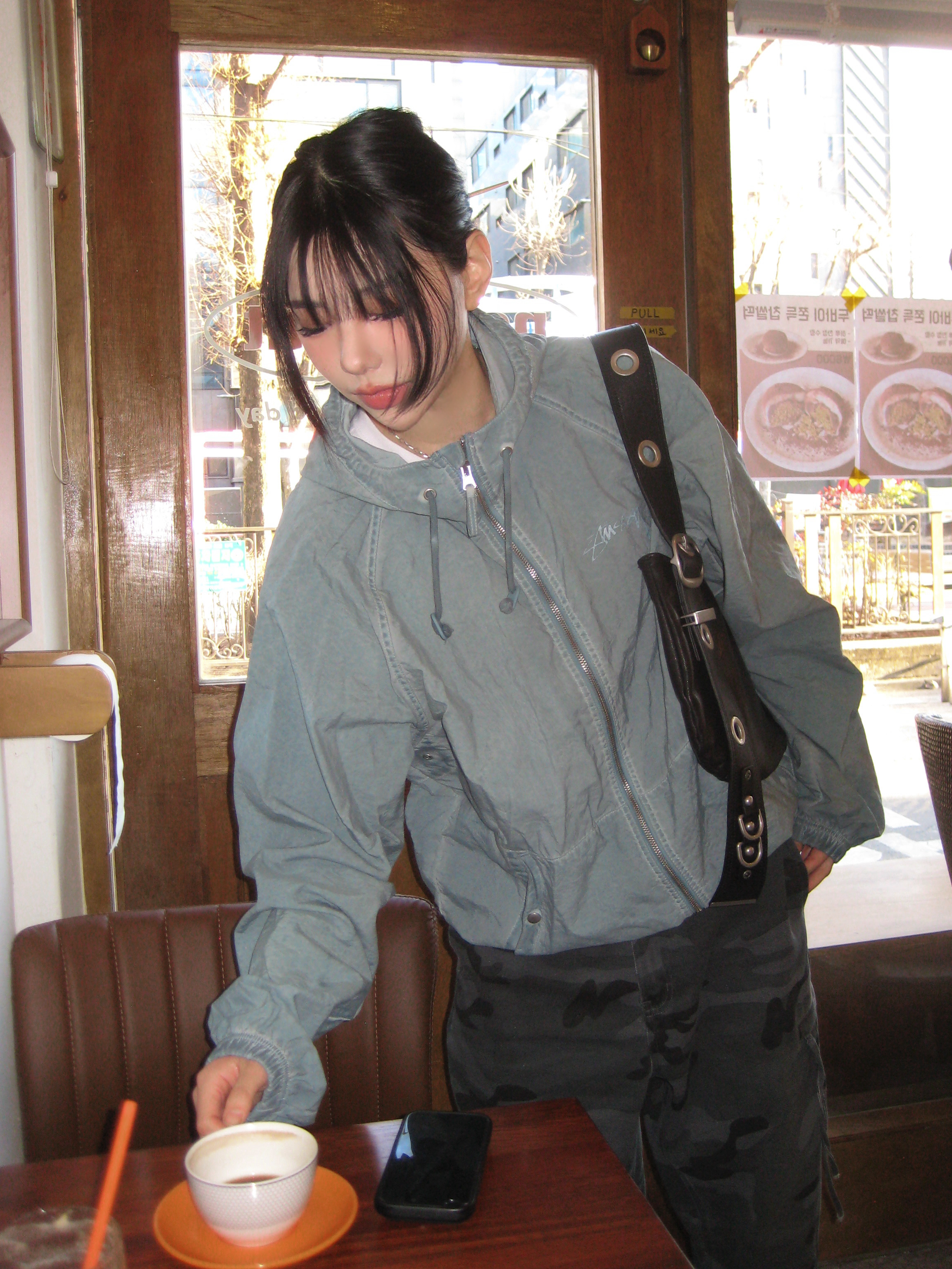 [KREAM 단독] Vacant Archive Bella Mini Shoulder Bag Black, Stussy Beach Shell Garment Dyed Blue 착용 스타일 - 1