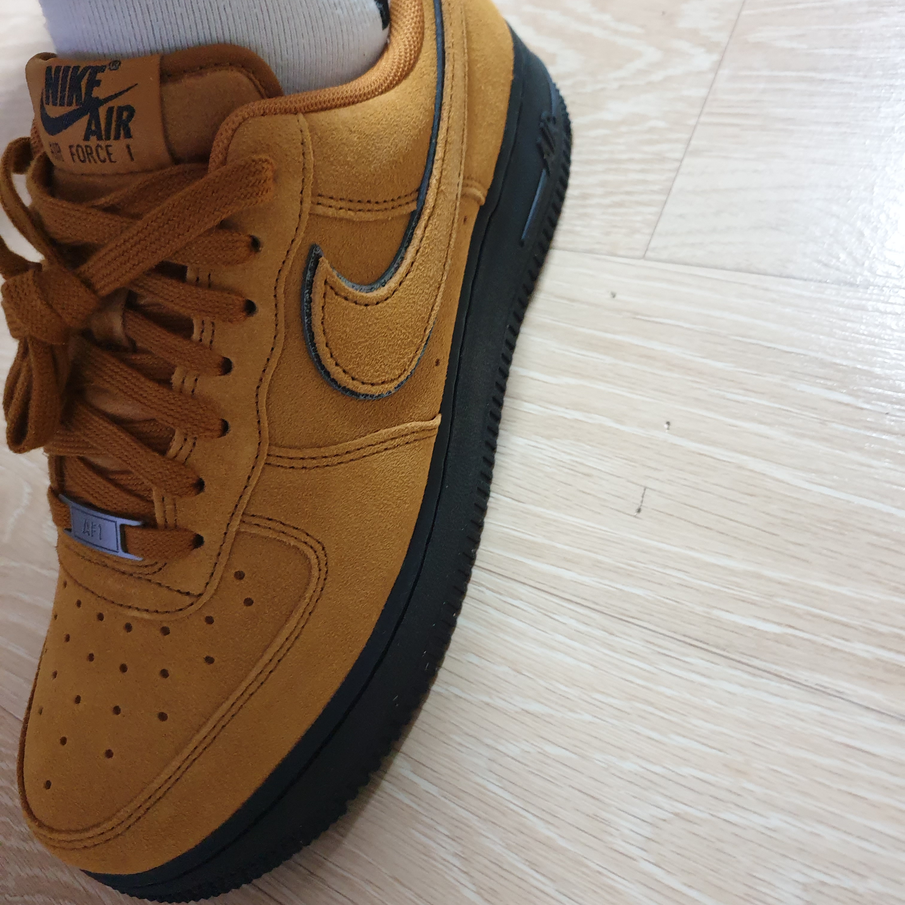 Nike Air Force 1 Low '07 LV8 Desert Ochre Black 착용 스타일