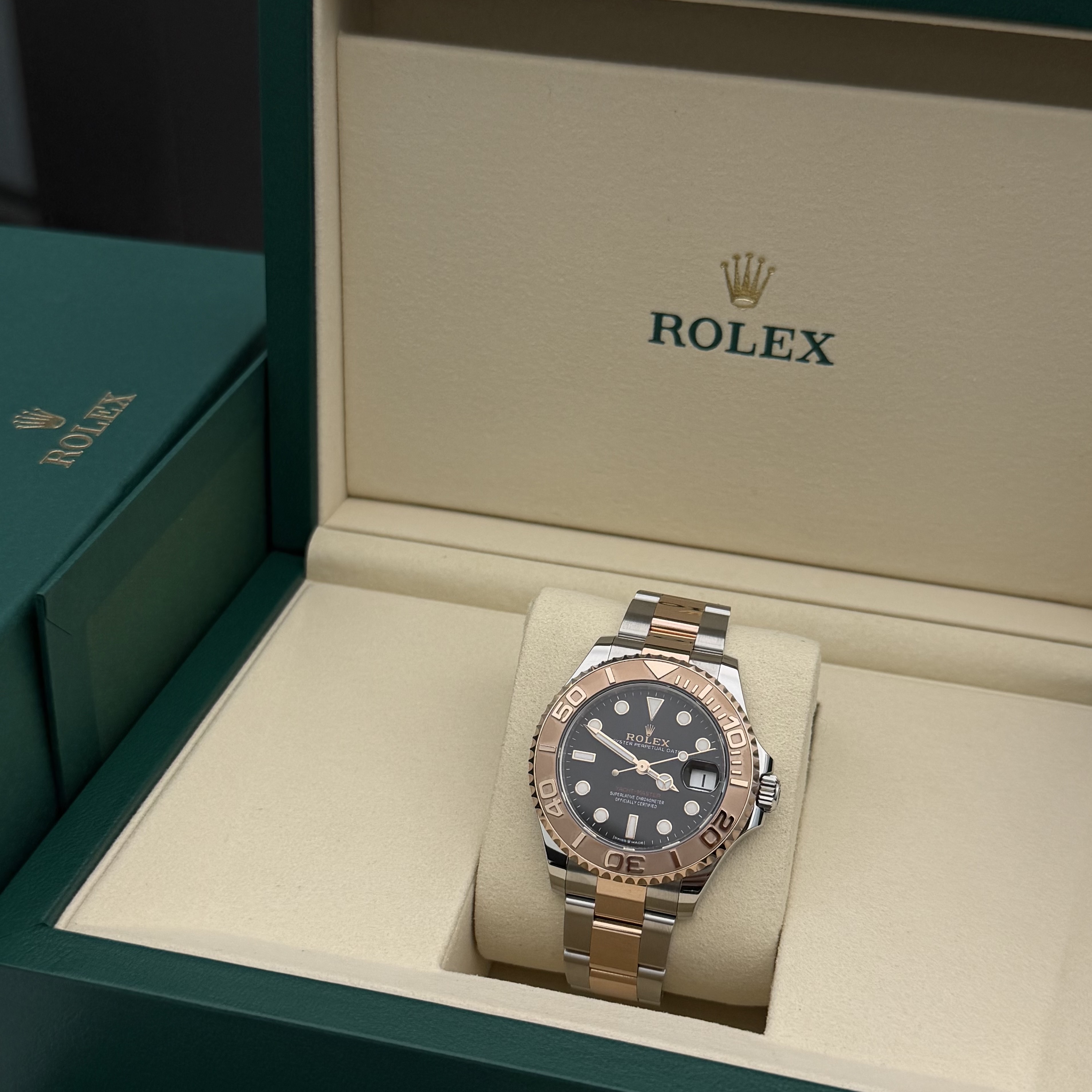 Rolex Yacht-Master 37 - Black Dial with Dot, Oyster No. 7191 착용 스타일