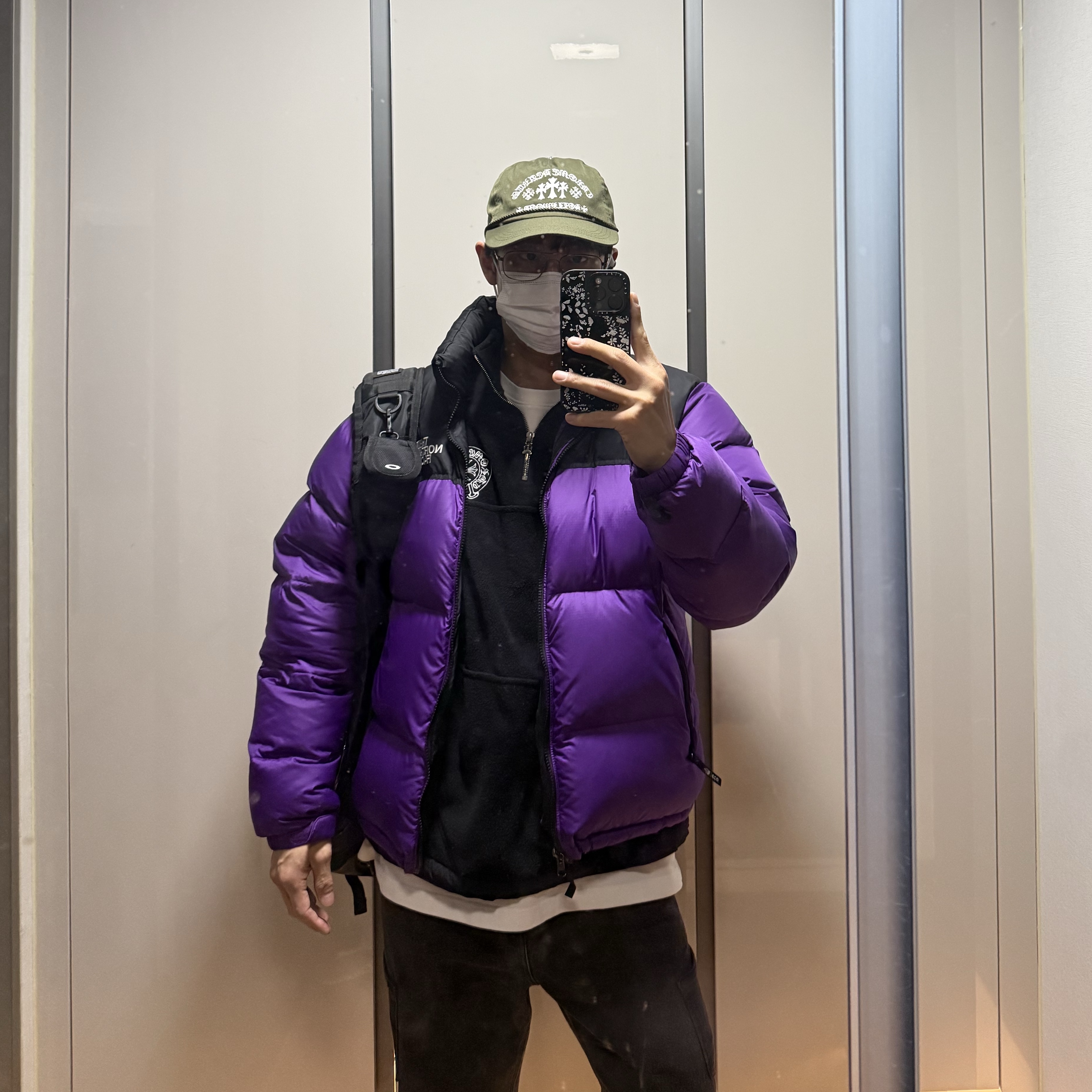 Chrome Hearts Gas Station Cemetery Trucker Hat Olive, The North Face 1996 Eco Nuptse Jacket Purple 착용 스타일 - 3