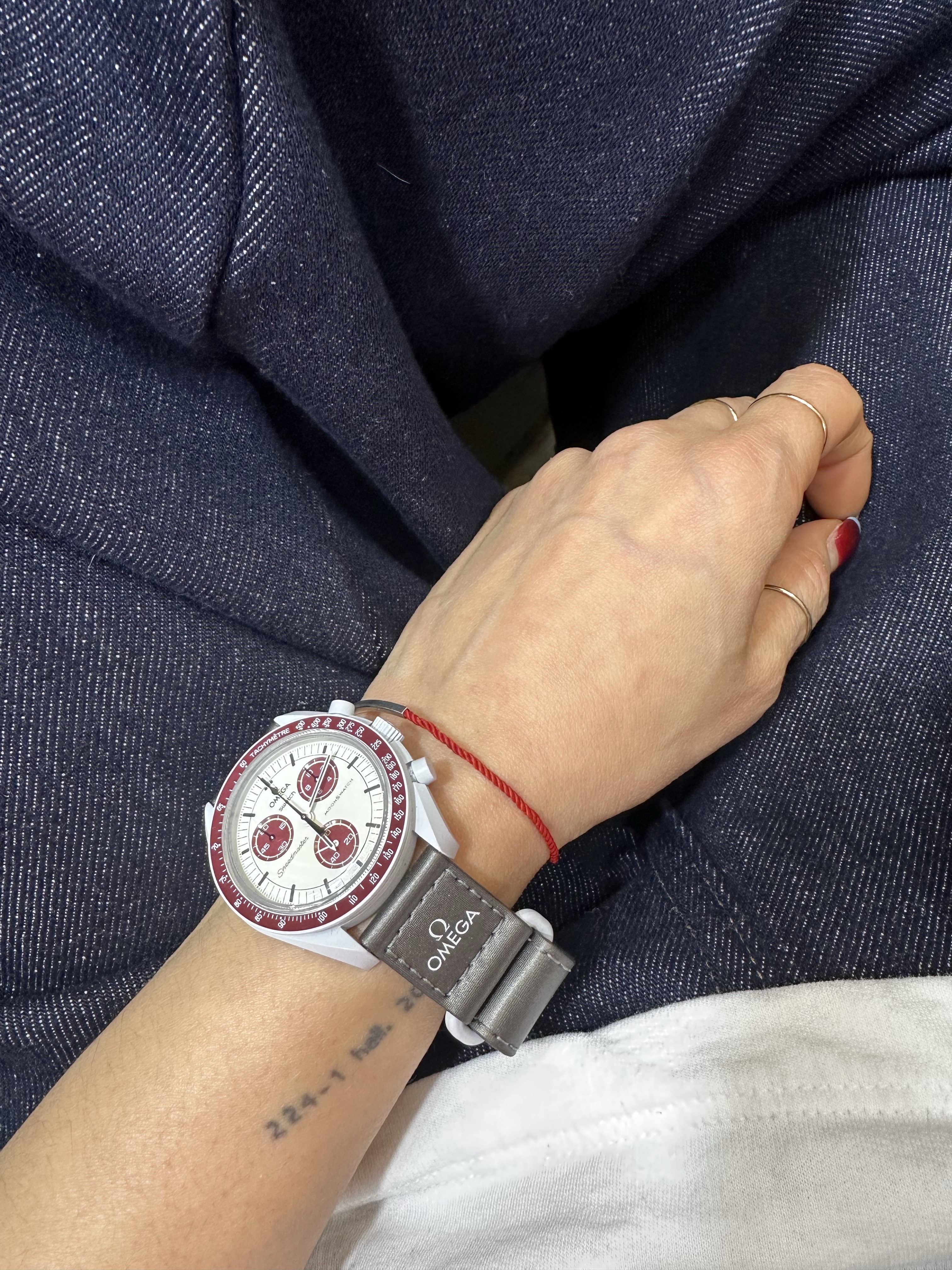 Swatch x Omega Bioceramic MoonSwatch Mission To Pluto 착용 스타일 - 2