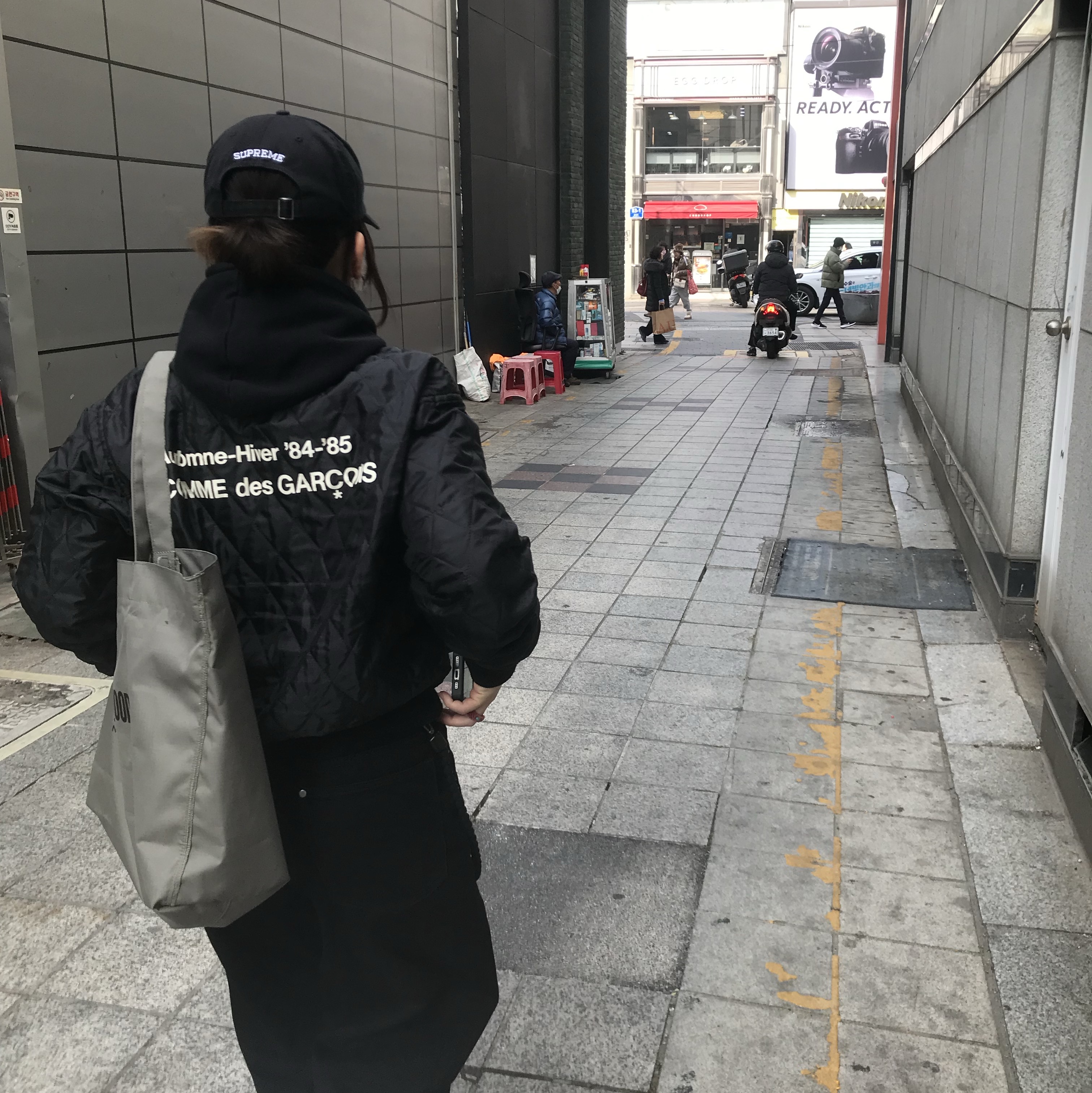Helinox x Neighborhood Tote M Olive Drab, CDG Quilted '84-85 Staff Blouson Black 착용 스타일 - 3