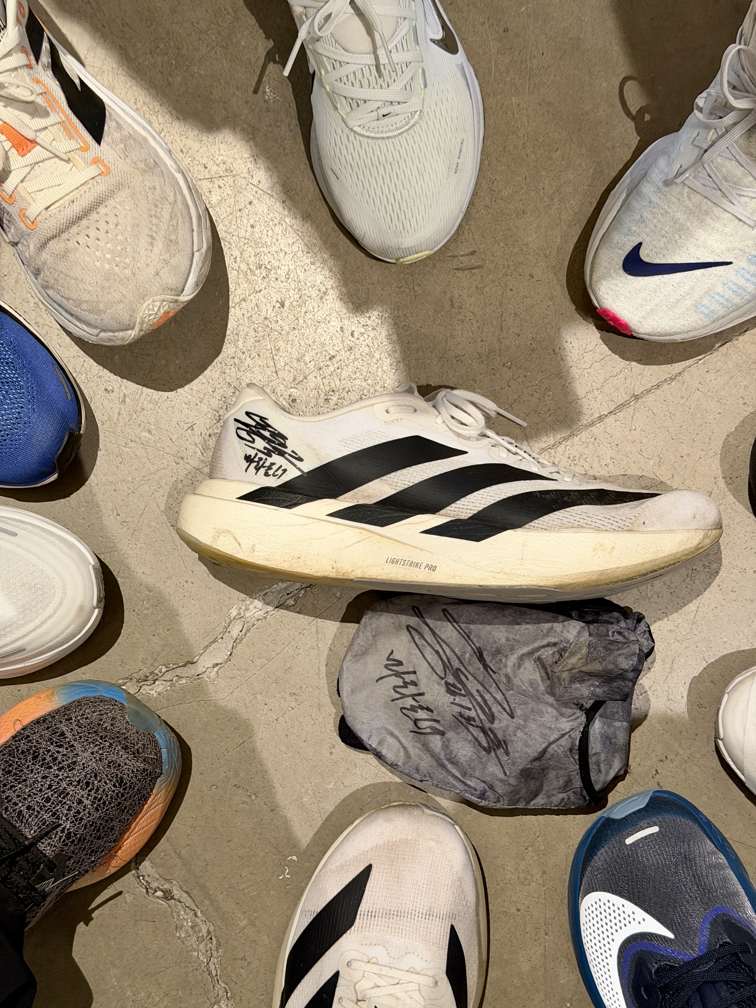 Adidas Adizero EVO SL Cloud White Core Black 착용 스타일 - 2