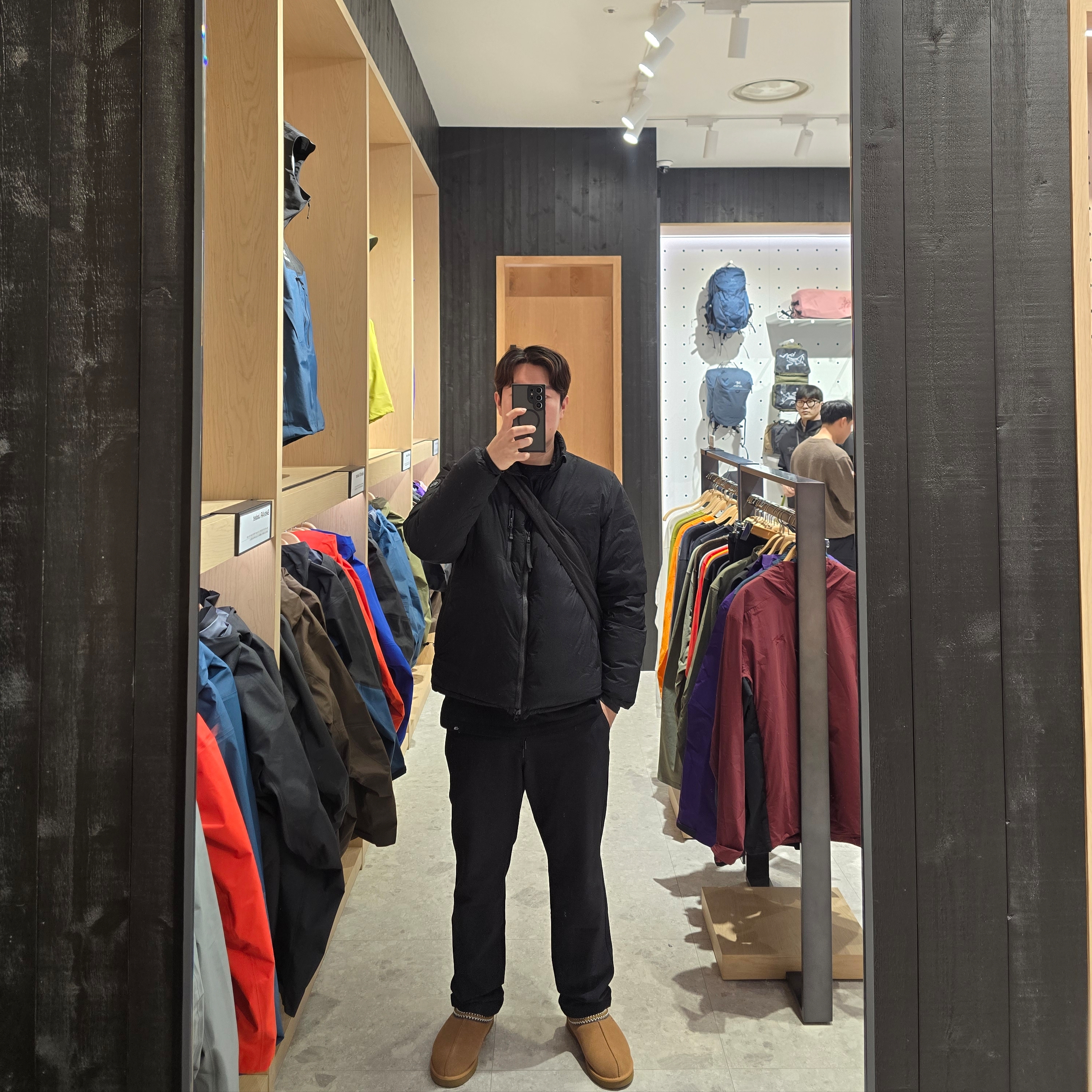 Canada Goose Lodge Jacket Black Label Black 착용 스타일