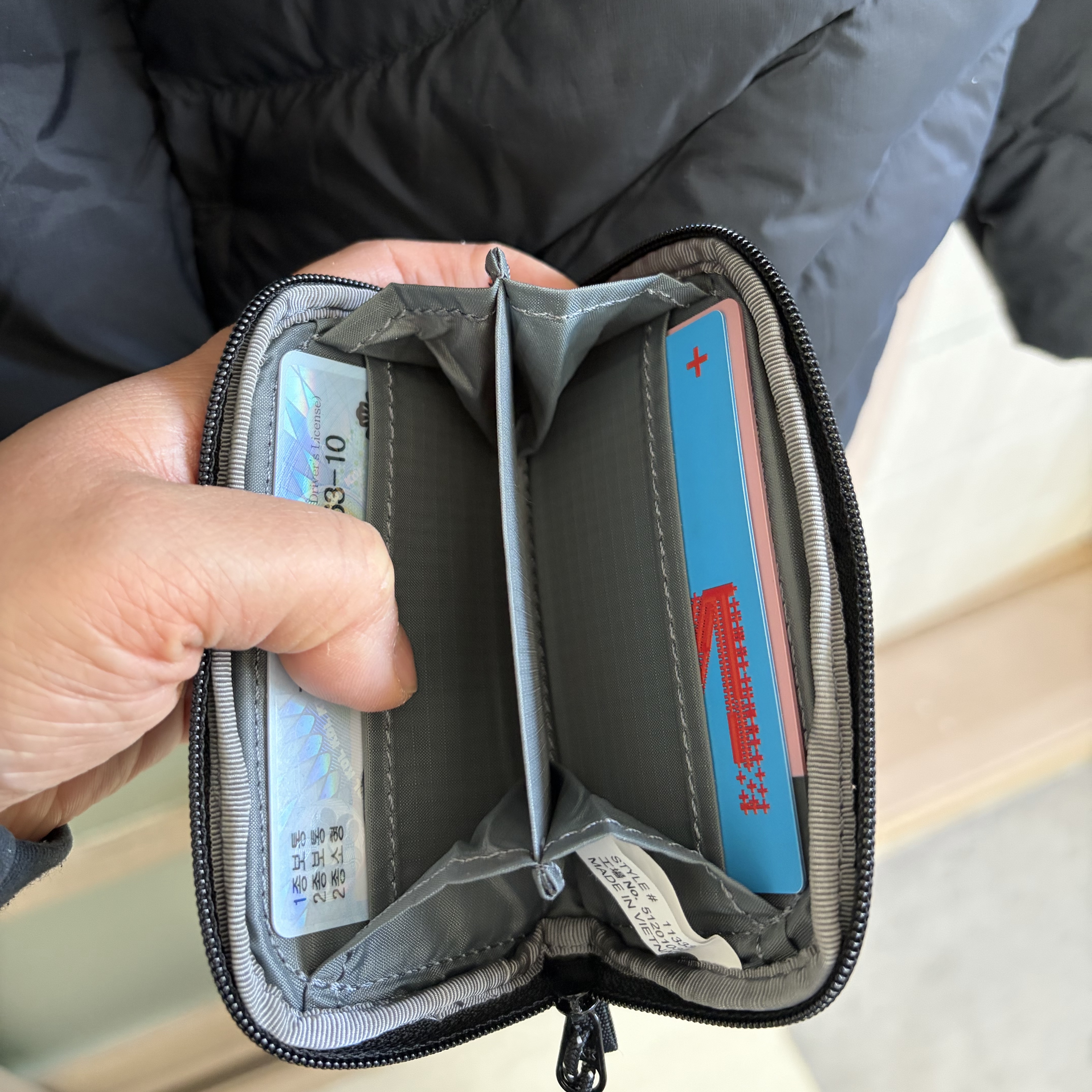 Montbell Mini Zip Wallet Black, Nike ACG Mountain Fly Low Gore-Tex SE Hazel Rush 착용 스타일 - 4