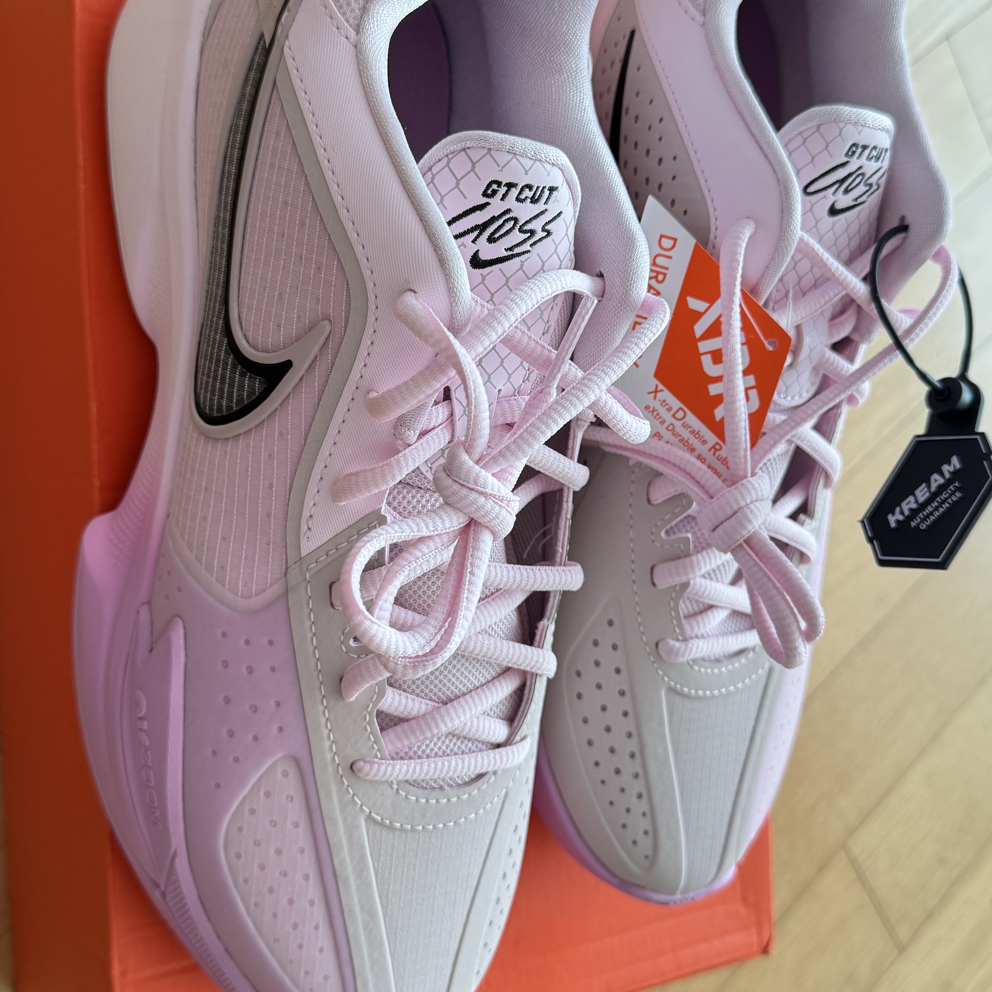Nike G.T. Cut Cross EP White Barely Grape 착용 스타일 - 2