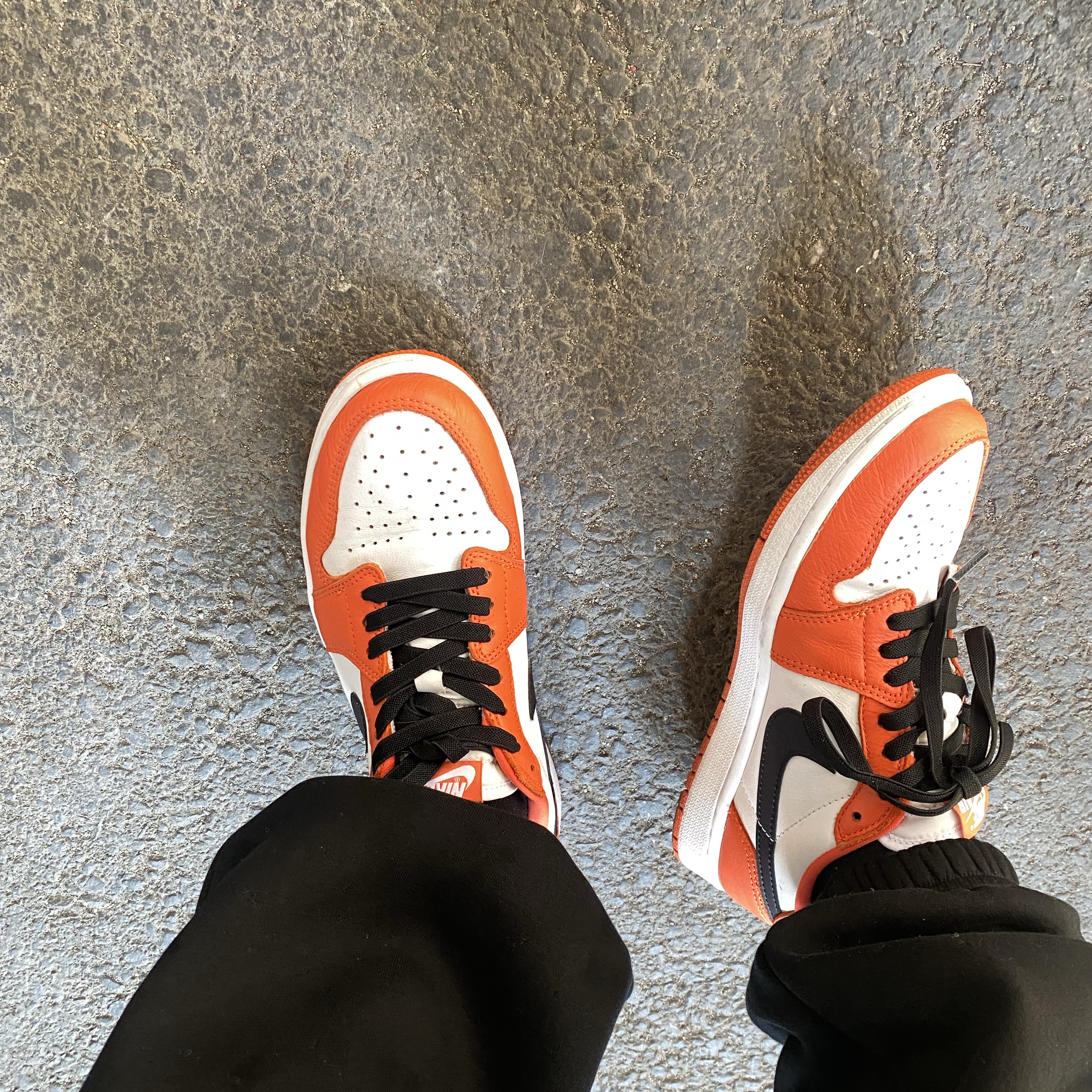 Jordan 1 Low OG Starfish, The North Face 1996 Eco Nuptse Jacket Black 착용 스타일 - 3