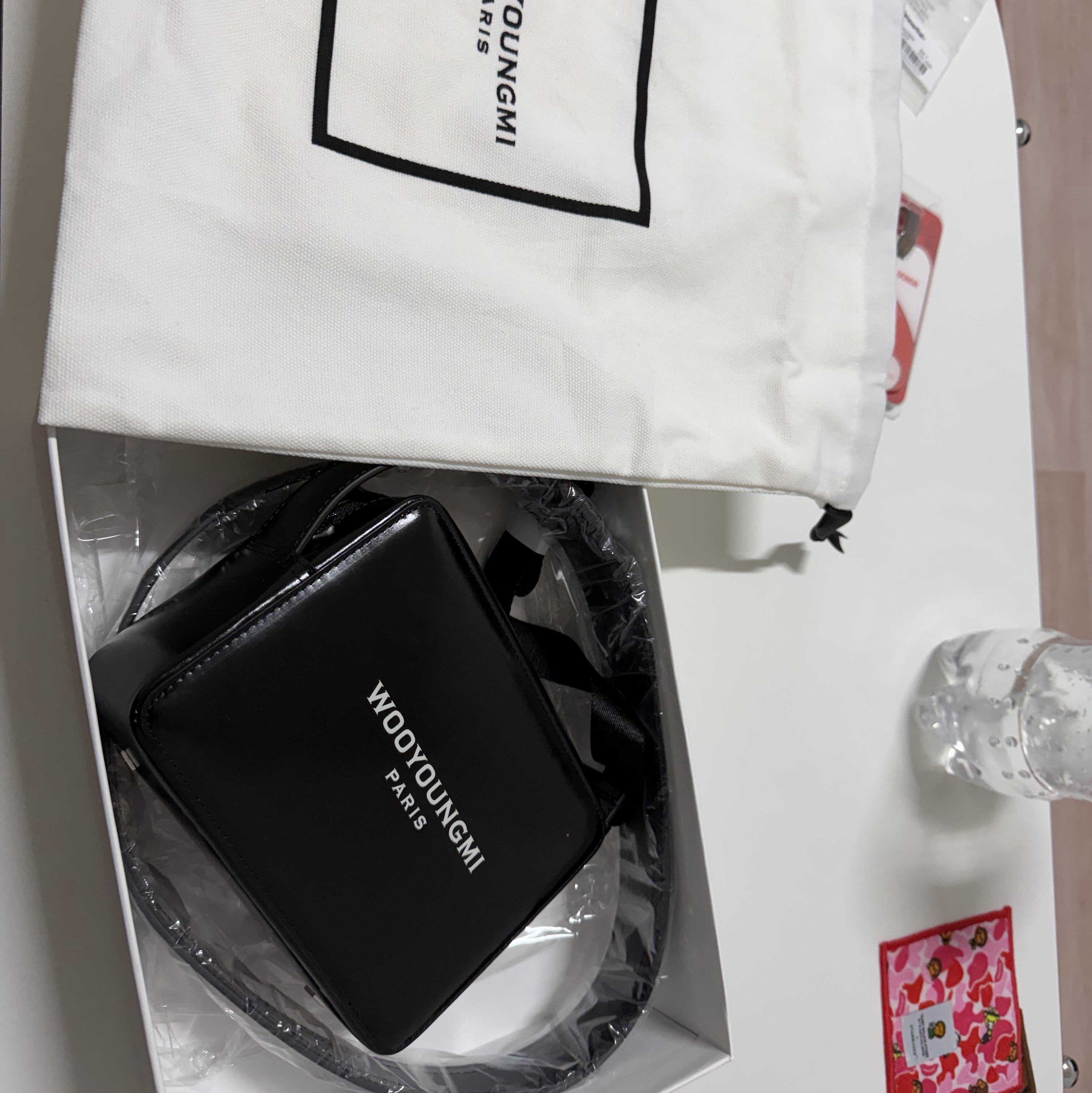 Wooyoungmi Square Mini Bag Black 착용 스타일 - 2