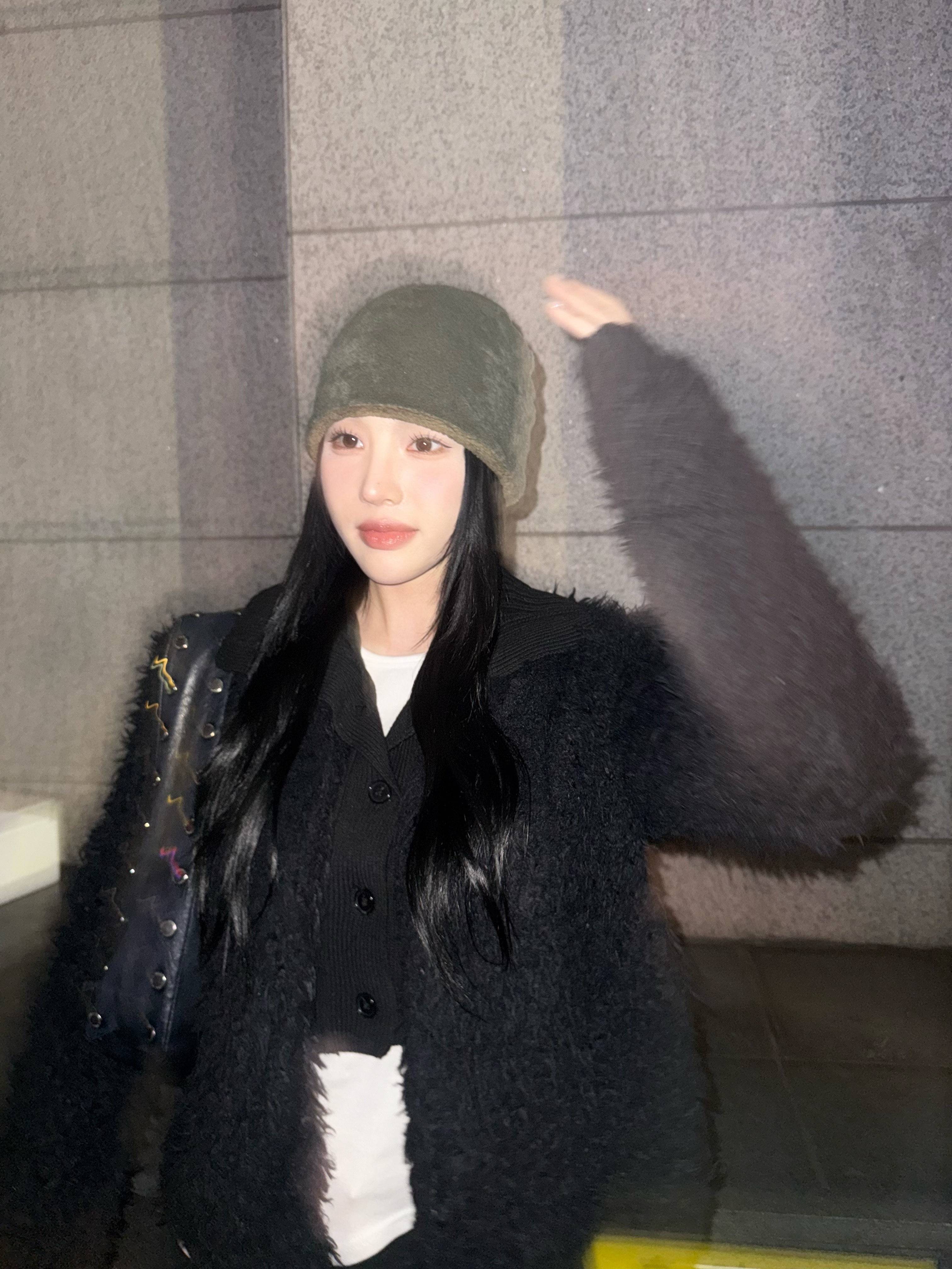 Kiiace Reversible Towel Beanie Dust Green 착용 스타일 - 1