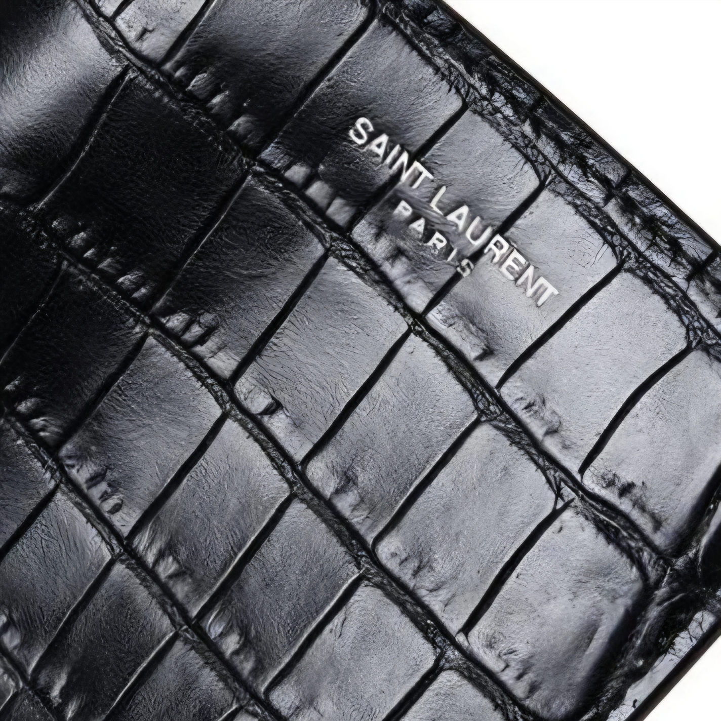 Saint Laurent Paris Credit Card Wallet in Matte Crocodile-Embossed Leather Black 착용 스타일