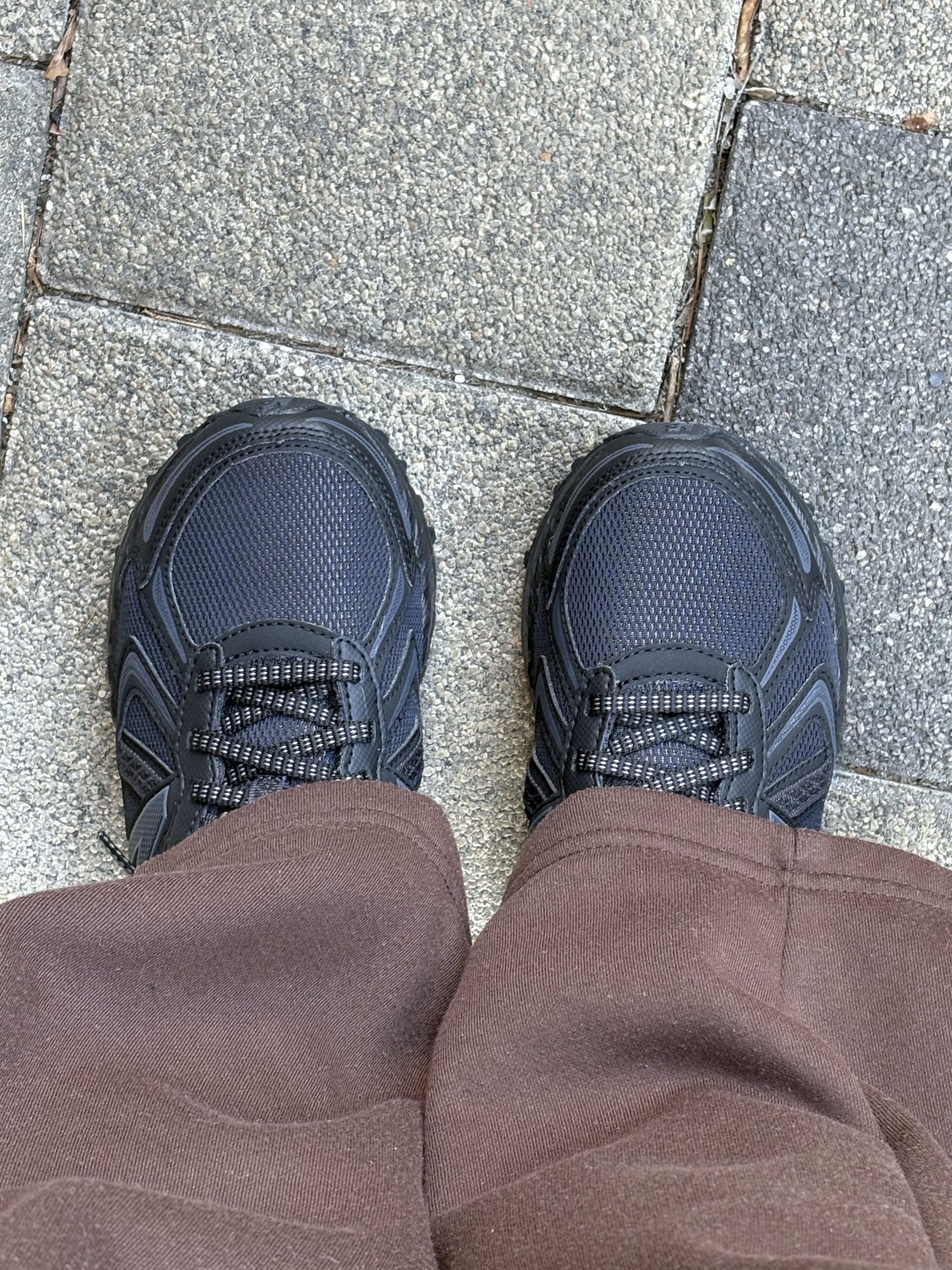 New Balance 410v5 Black - 2E Wide 착용 스타일 - 2