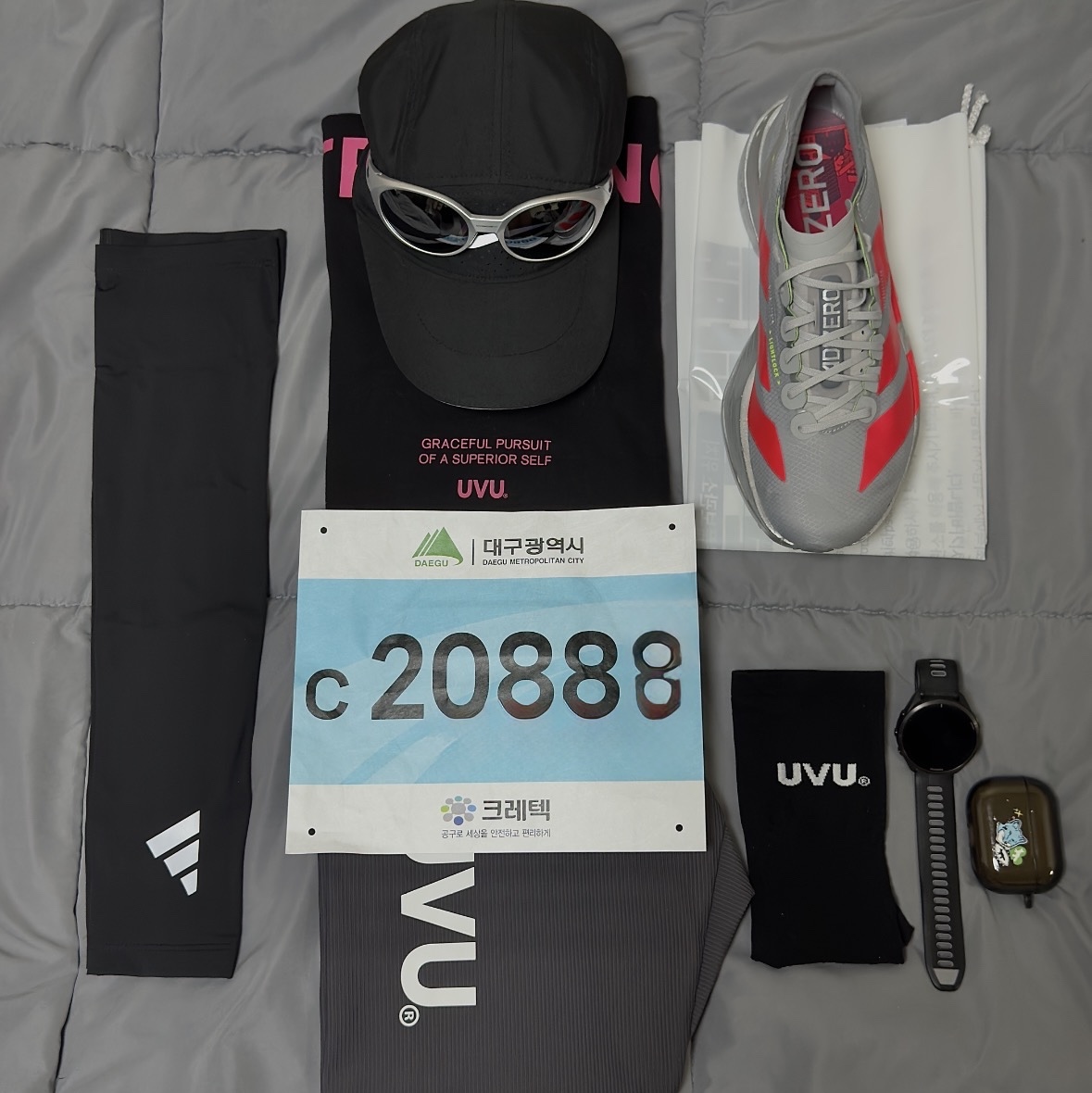 Adidas Adizero Adios Pro 4 Silver Metallic Lucid Red, UVU Half Tight 2.0 Black 착용 스타일