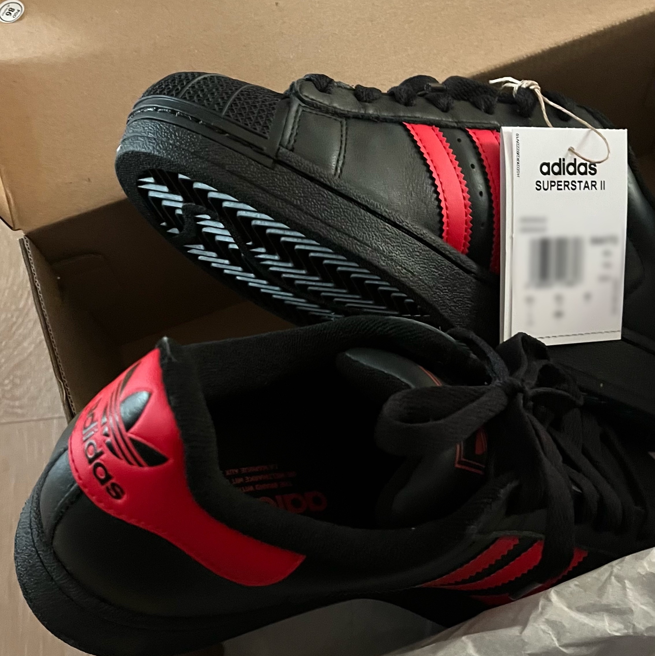 Adidas Superstar II Black Better Scarlet 착용 스타일