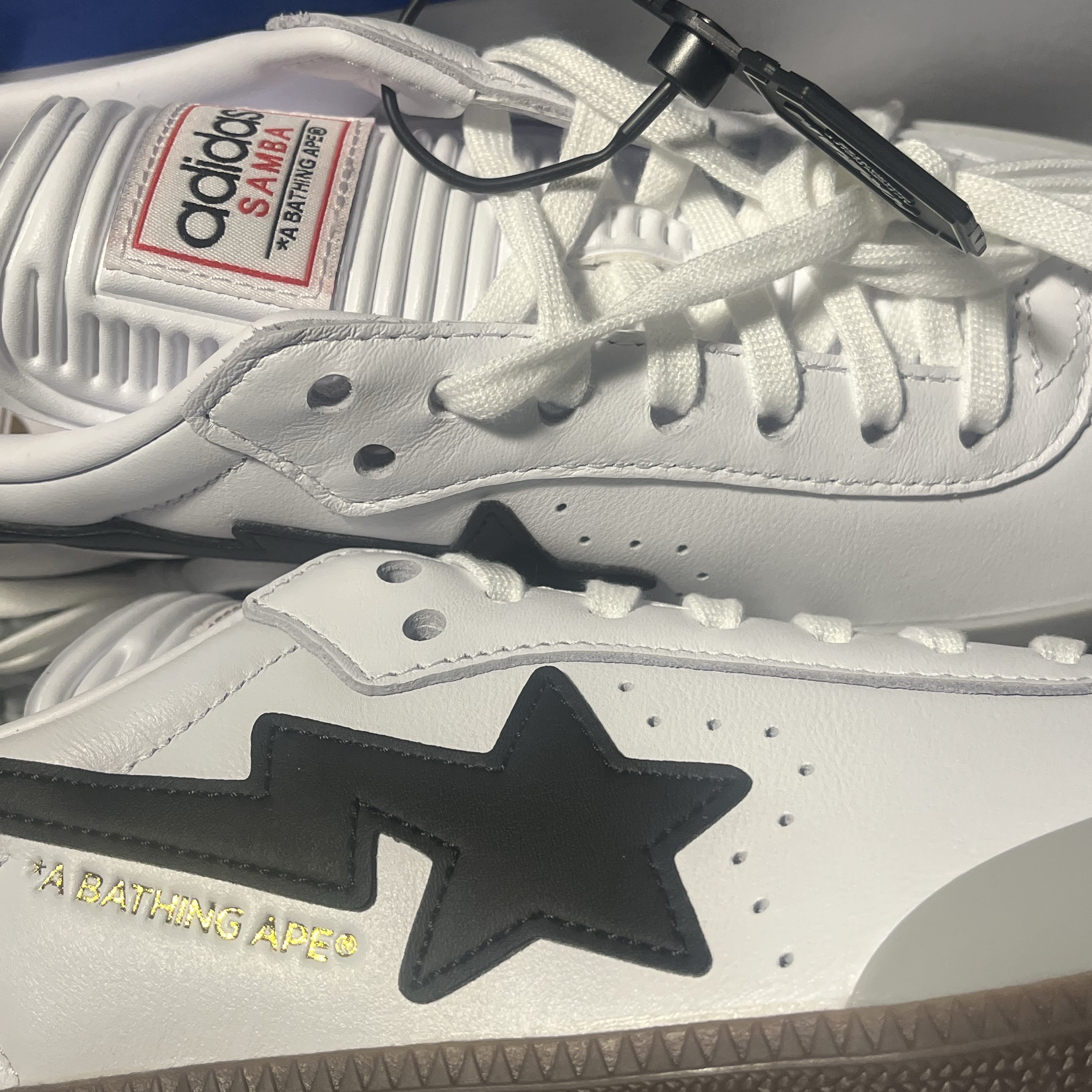 Adidas x BAPE Samba Footwear White Core Black 착용 스타일 - 1