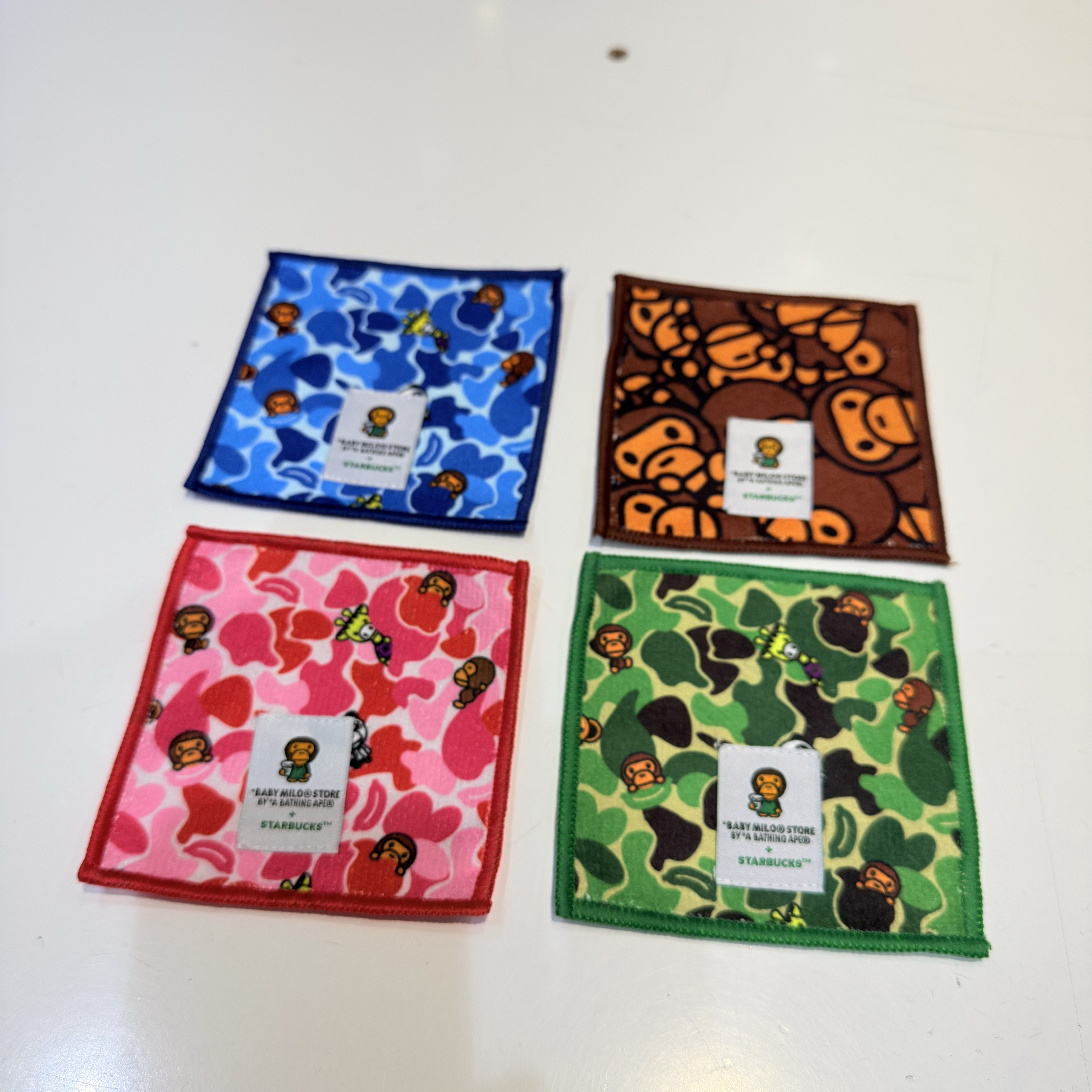 Starbucks x BAPE Baby Milo Coaster Pink Green (Set of 4) 착용 스타일 - 3