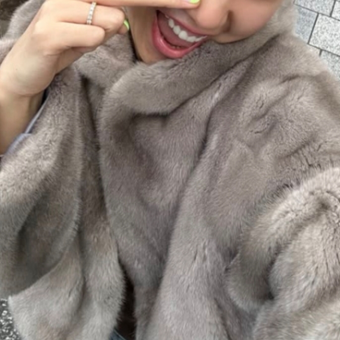 (W) Arket Faux Fur Coat Grey 착용 스타일