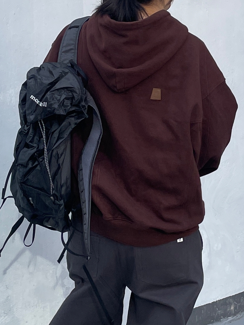 Salomon XT-Whisper Black Asphalt, Montbell Versalite Pack 20 Backpack Gunmetal Dark Gray 착용 스타일 - 5