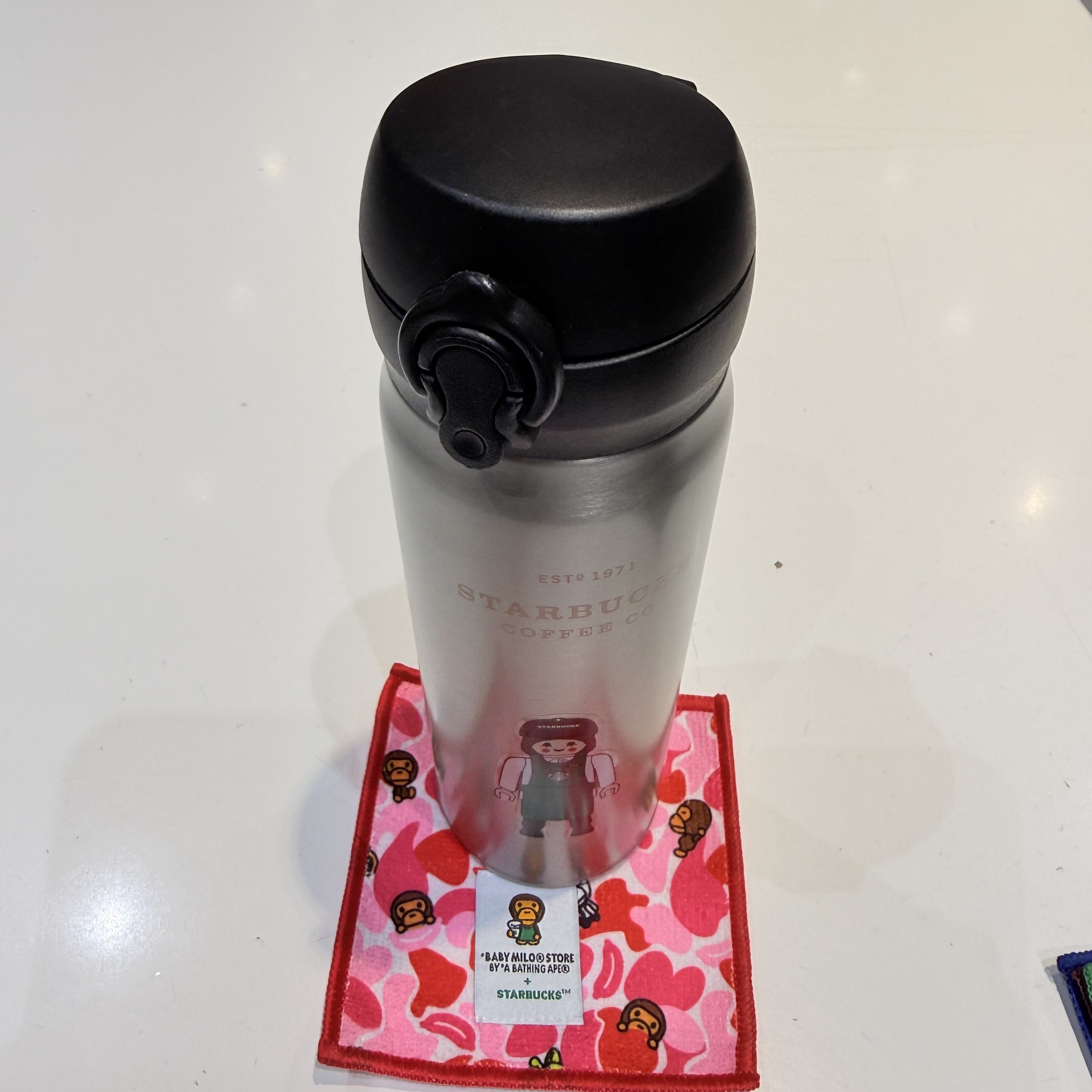 Starbucks x BAPE Baby Milo Coaster Pink Green (Set of 4) 착용 스타일 - 1