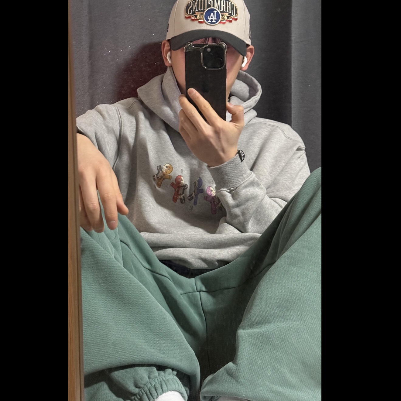 Thevinylhouse Logo Pigment Sweatpants Green, New Era MLB 25 World Series Champion LA Dodgers A-Frame 9Forty Ball Cap Stone 착용 스타일