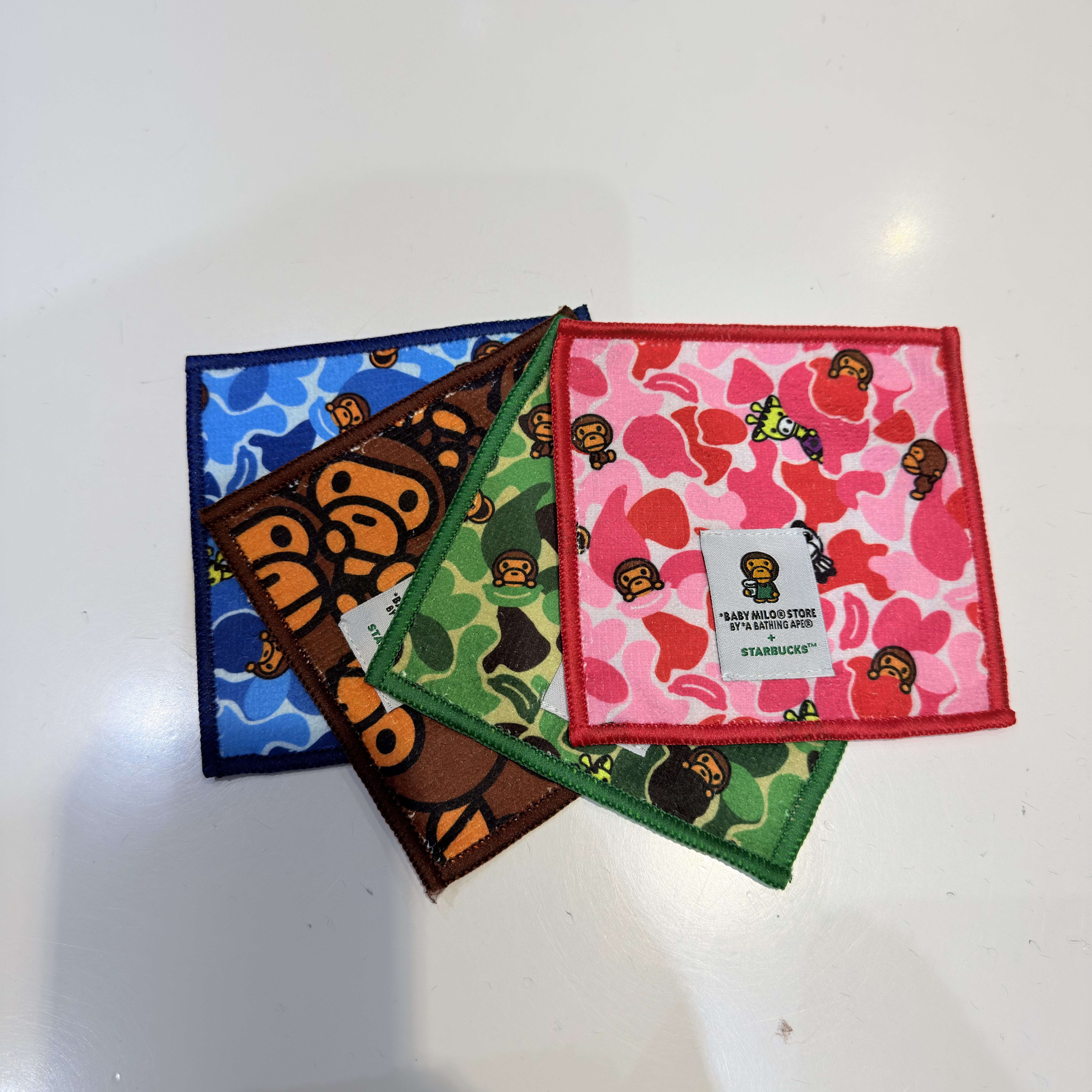 Starbucks x BAPE Baby Milo Coaster Pink Green (Set of 4) 착용 스타일 - 4