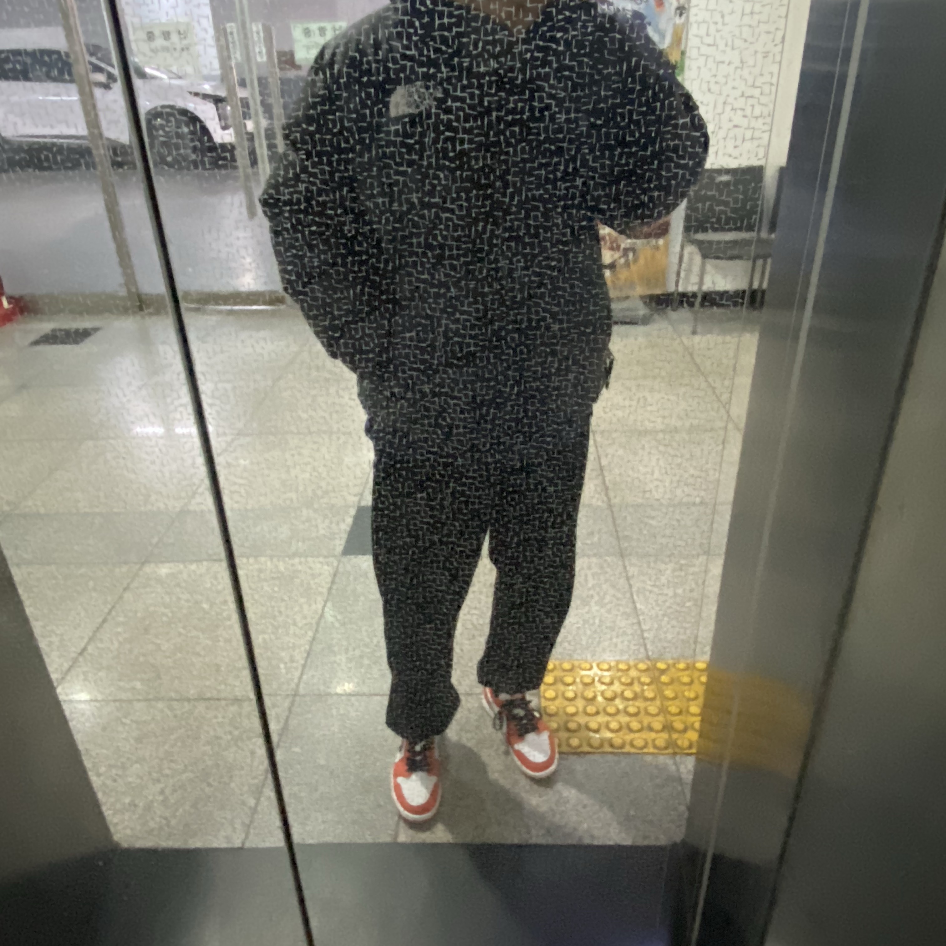 Jordan 1 Low OG Starfish, The North Face 1996 Eco Nuptse Jacket Black 착용 스타일 - 4